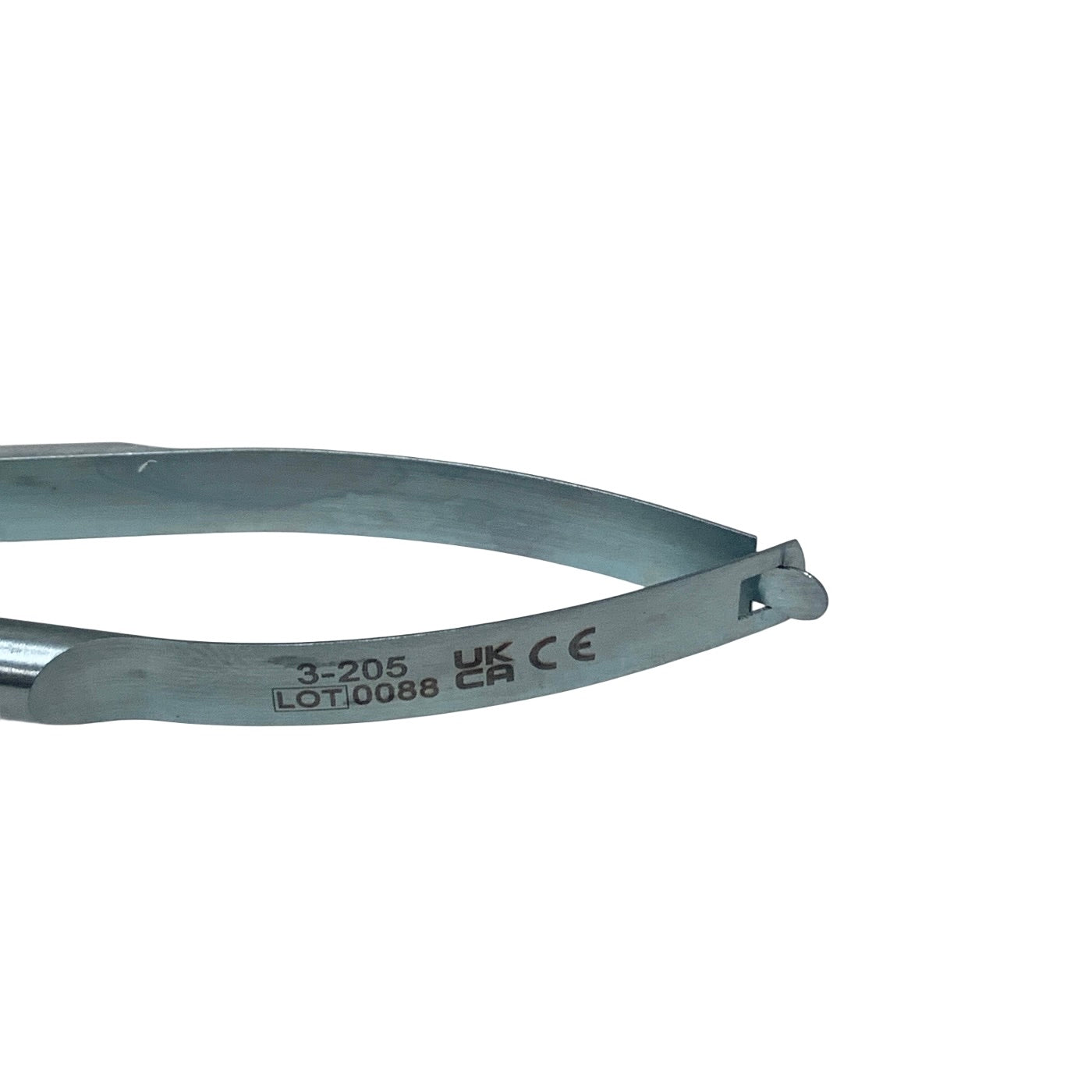 D&K REF 3-205 Micro needle holder 4 1/4'',delicate, curved, 7.0mm smooth jaws, round handle, without lock, titanium