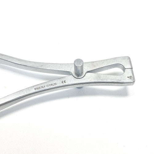 Medtronic 9560761 METRx 40mm Opener / Closer Instrument
