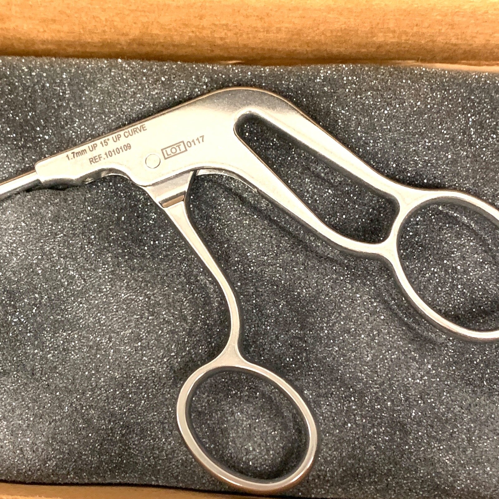 Symmetry Medical REF 1010109, Access Arthroscopy Punch, 1.7mm Up 15°, Up Curve