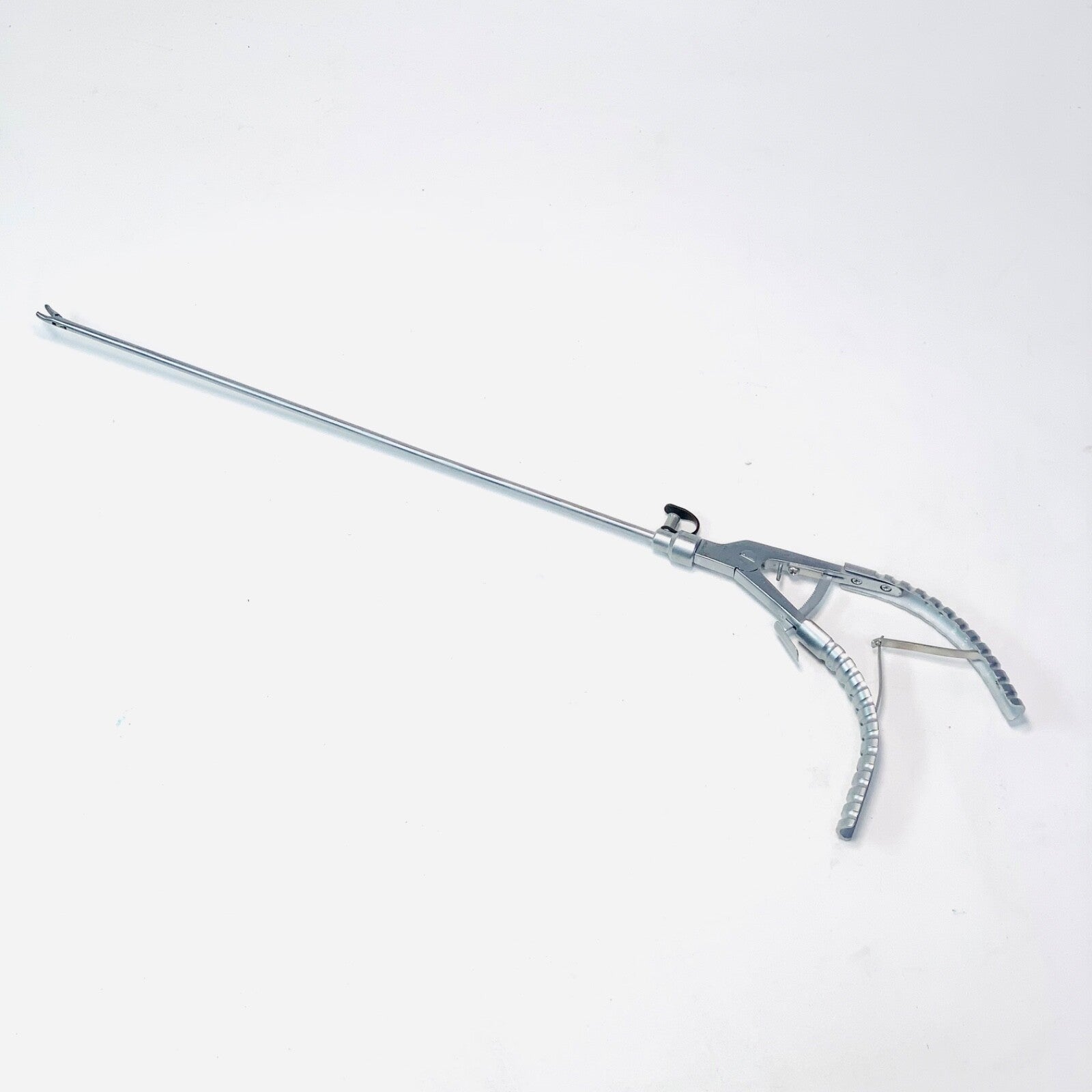 MILLENNIUM Ref 72-5250571, KOH Macro Needle Holder 5mm 33cm Curved Left