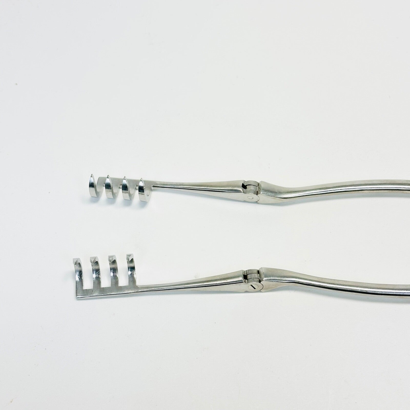 V. MUELLER SU3196 BECKMAN Retractors Hinged arms. 3 x 4 prongs, 8-1/2 in