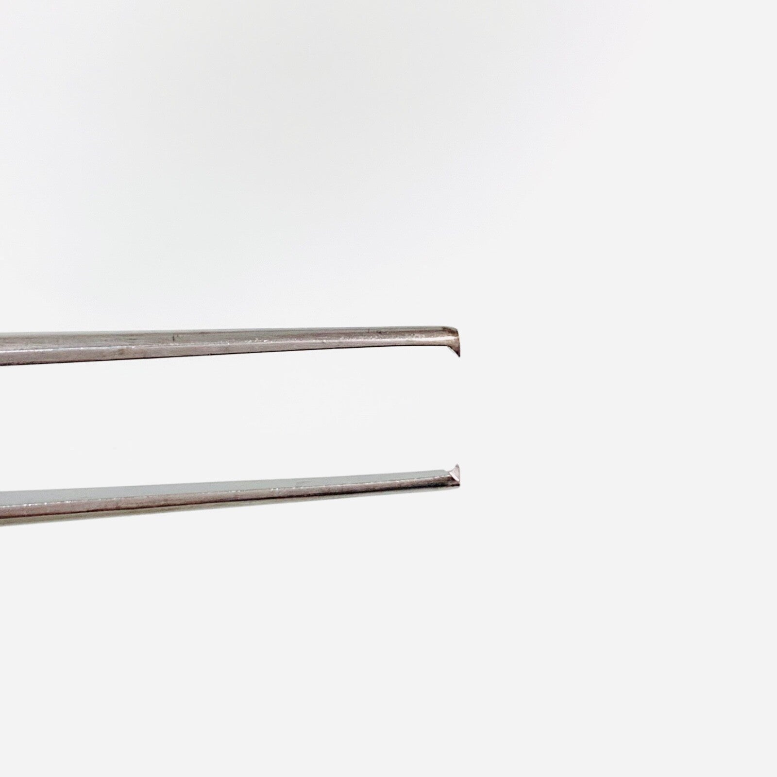 V. Mueller Ref SU2332, Tissue Forceps 5-3/4 Inch Length