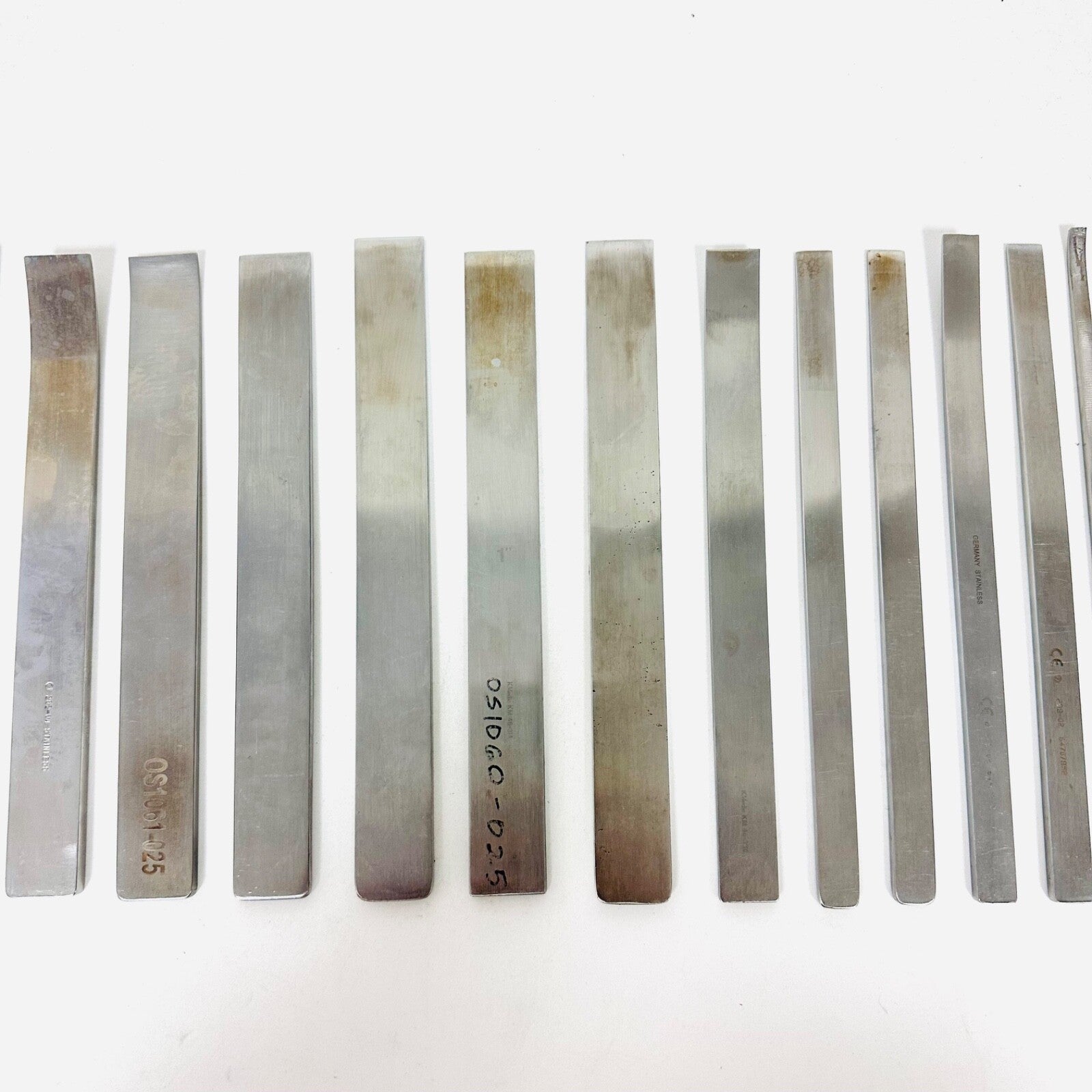 V. MUELLER / ZIMMER /K MEDIC Lambotte-Type Osteotomes Different Sizes LOT OF 19