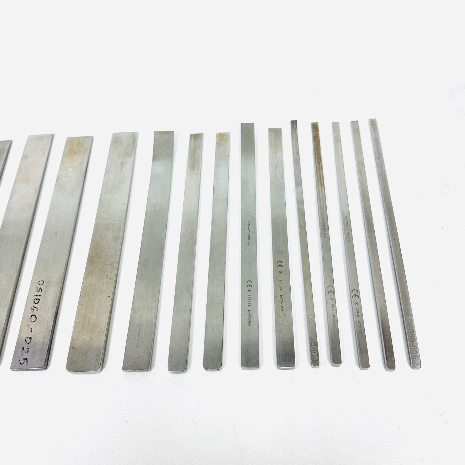 V. MUELLER / ZIMMER /K MEDIC Lambotte-Type Osteotomes Different Sizes LOT OF 19