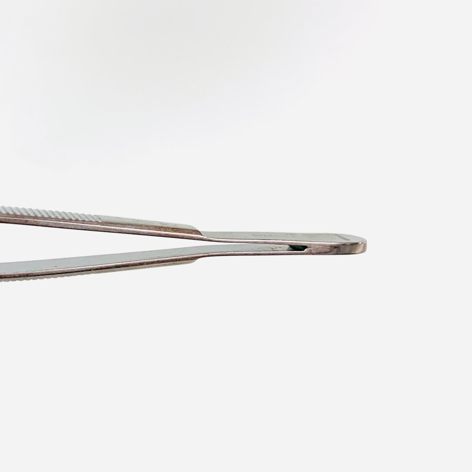 V. Mueller Ref SU2332, Tissue Forceps 5-3/4 Inch Length