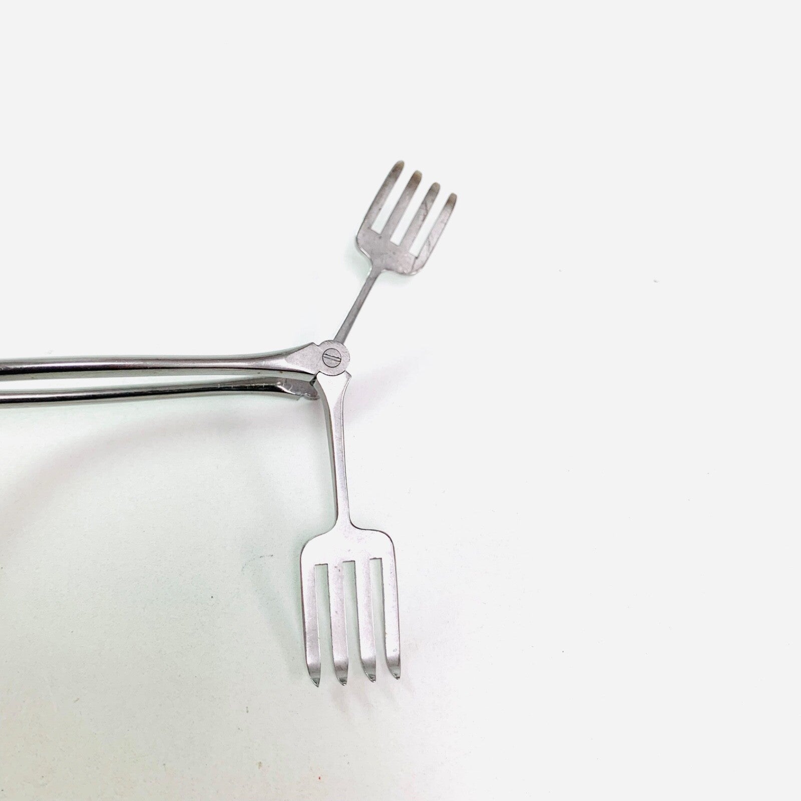 V. Mueller REF NL5412, Oberhill Laminectomy 4x4 Prong Retractor