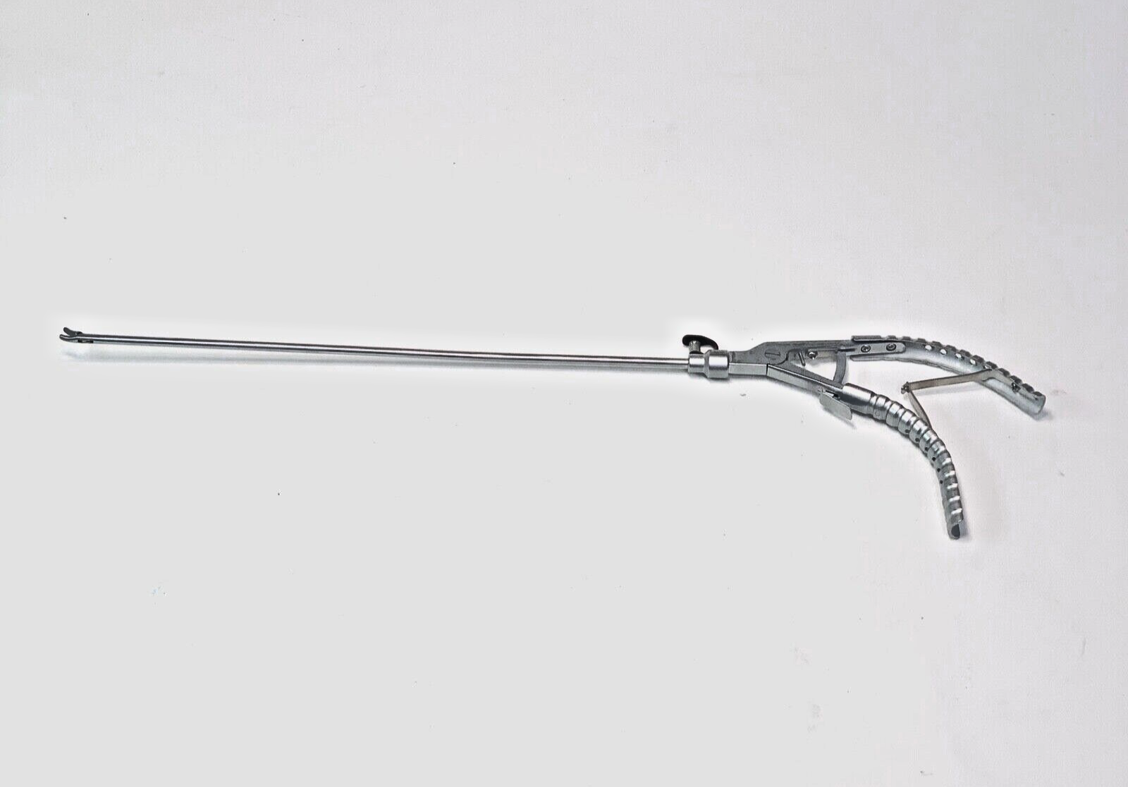 MILLENNIUM Ref 72-5250571, KOH Macro Needle Holder 5mm 33cm Curved Left