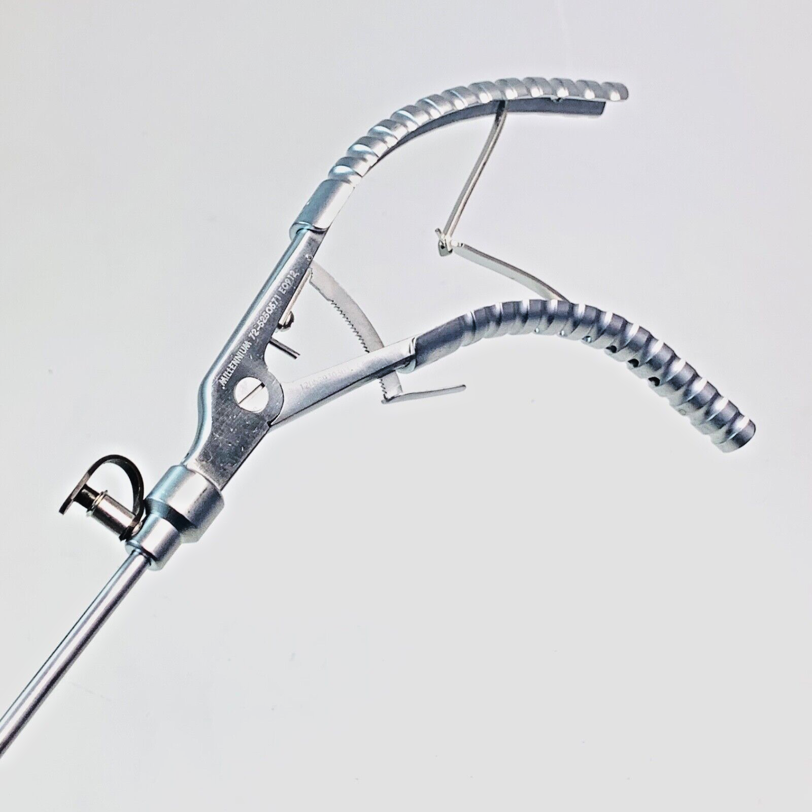 MILLENNIUM Ref 72-5250571, KOH Macro Needle Holder 5mm 33cm Curved Left