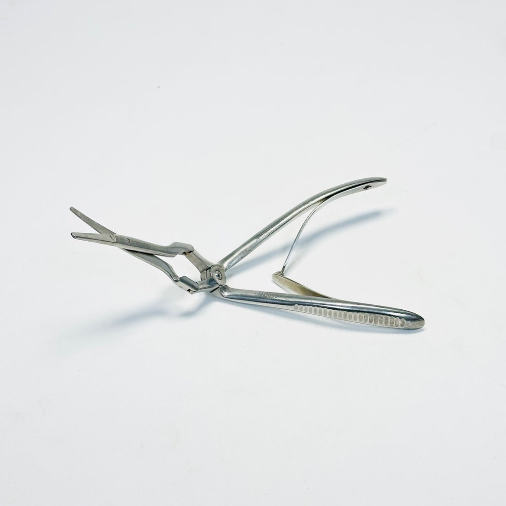 BAUSCH + LOMB N3090 Becker Septum Scissors Serrated, double action, 7.1 INCH