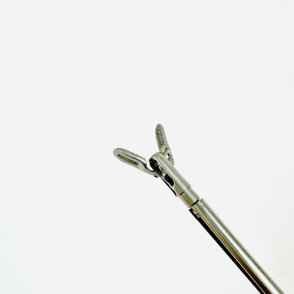 7207336 Fixation forceps Insert fenestrated, medium Serration 15" w/ Sheath