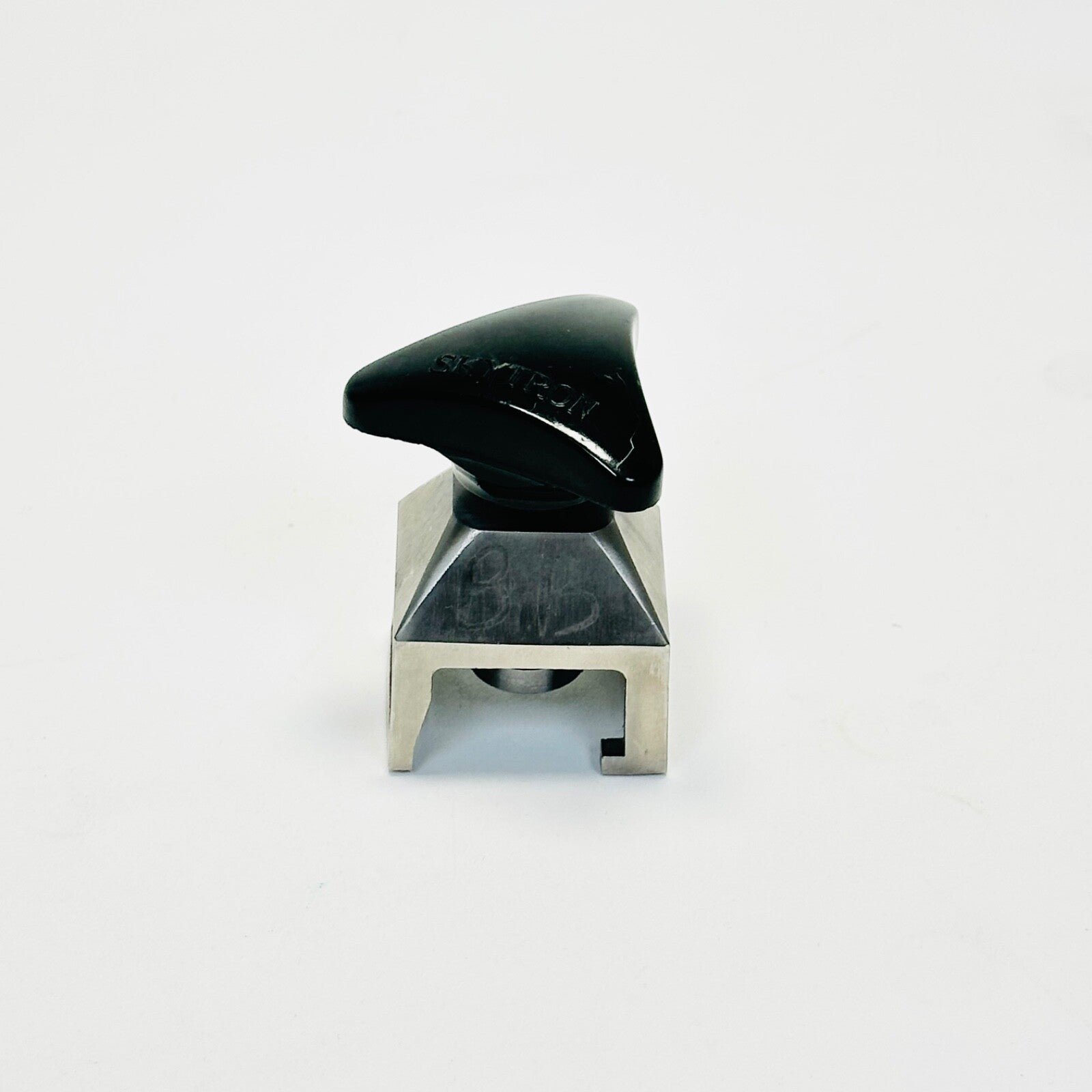 SKYTRON  P/N 6-030-01 Bar Clamp - Standard
