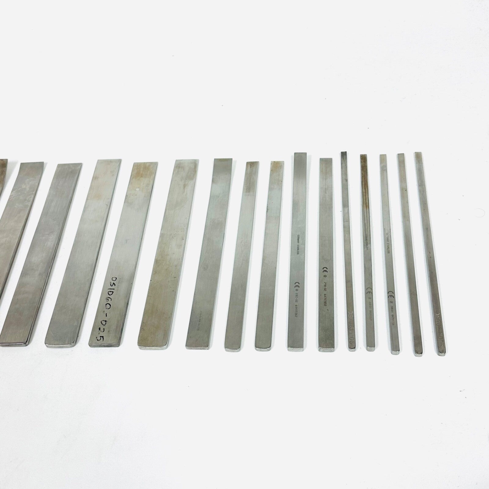 V. MUELLER / ZIMMER /K MEDIC Lambotte-Type Osteotomes Different Sizes LOT OF 19