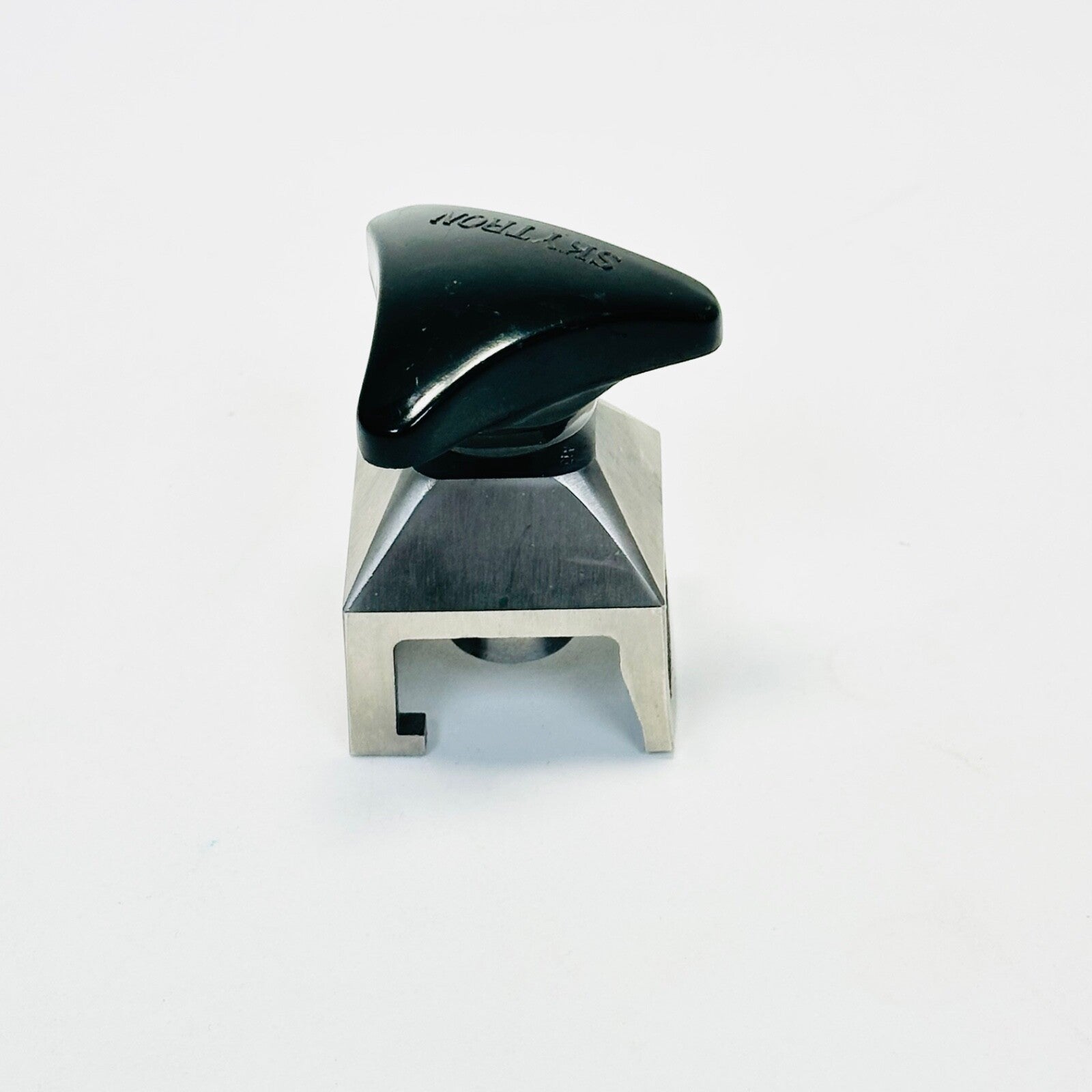 SKYTRON  P/N 6-030-01 Bar Clamp - Standard