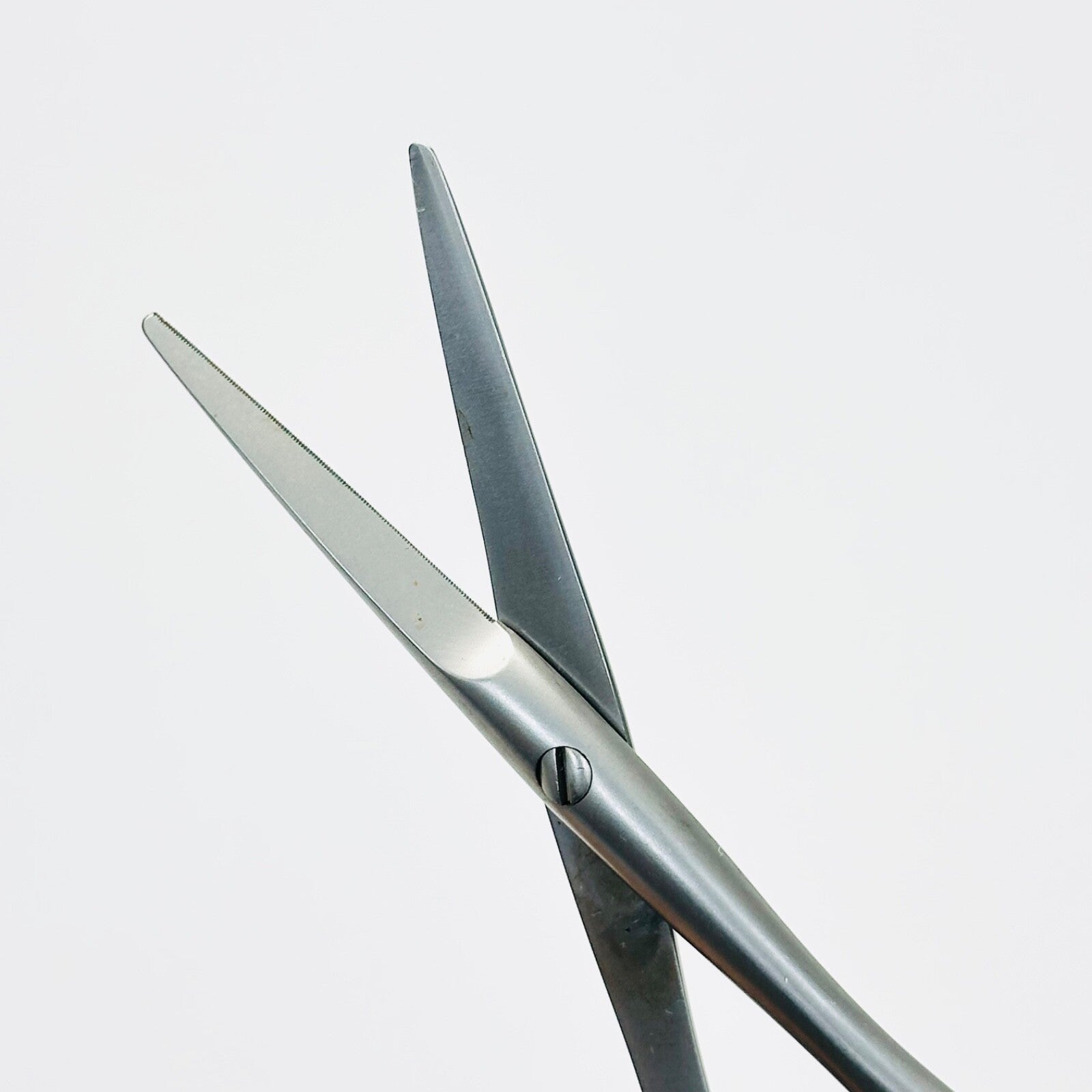 Black & Black Surgical B55837 Knight Serrated Supercut Scissors 7″ (18Cm) Angled