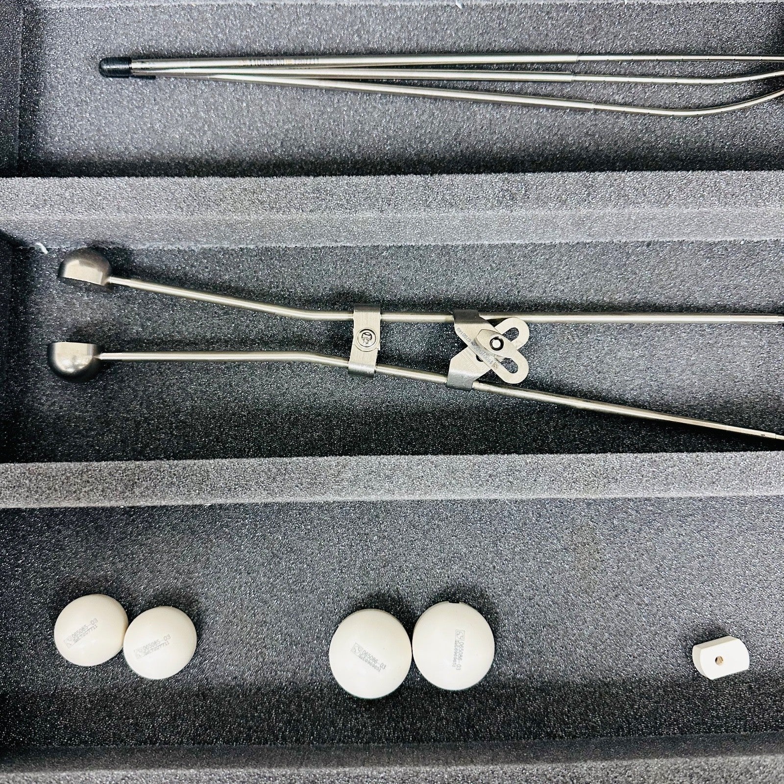 Nucletron / Elekta 110018 Henschke titanium applicator Instruments As Is