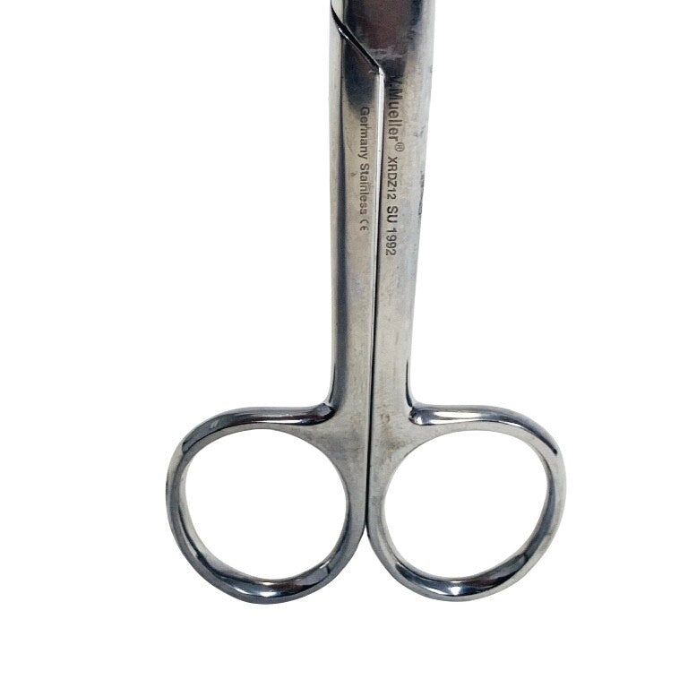 V. Mueller REF SU1992, Suture Scissors, blunt tip