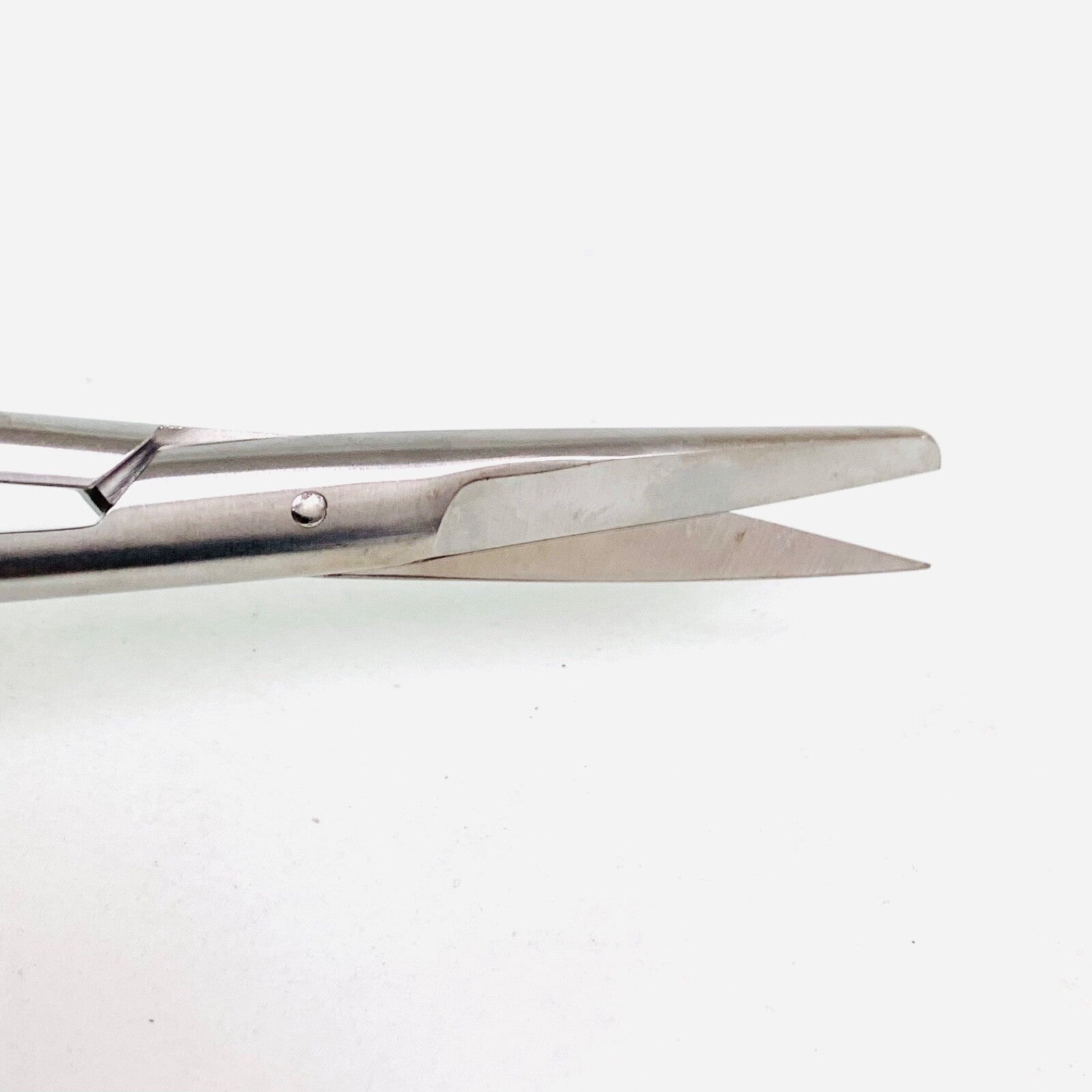 AESCULAP Ref BC324R, SURGICAL SCISSORS straight sharp/blunt 14.5 cm