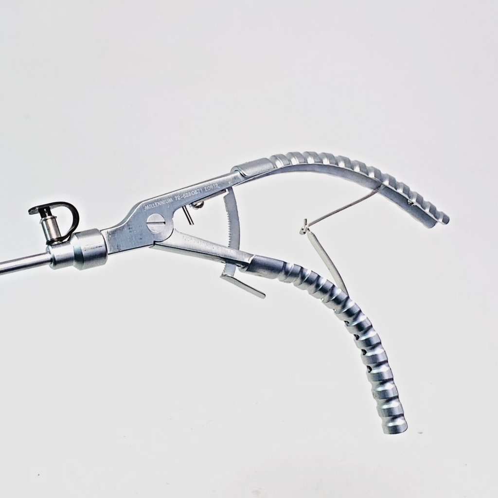 MILLENNIUM Ref 72-5250571, KOH Macro Needle Holder 5mm 33cm Curved Left