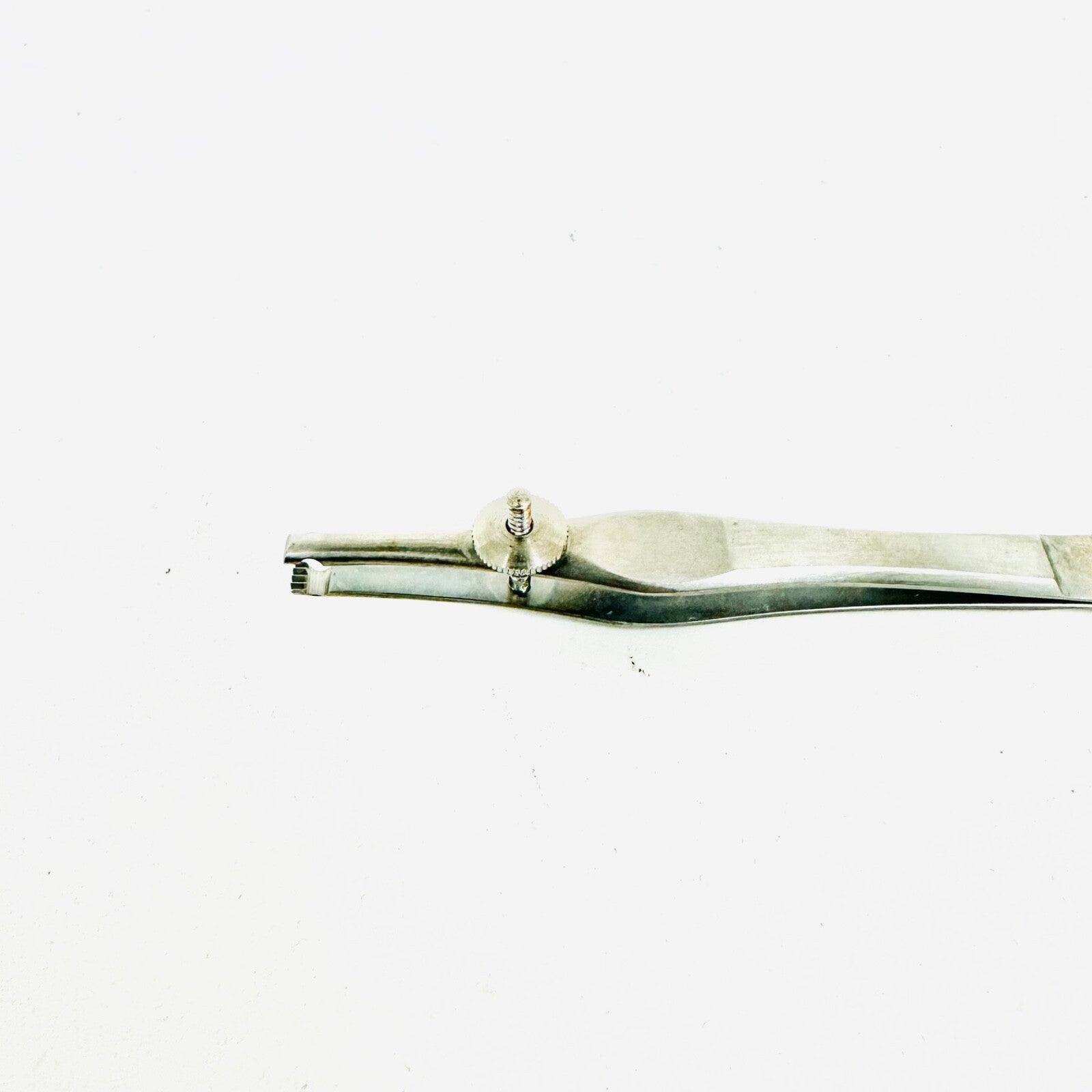 V. Mueller AU17215 Sheehy Ossicle Teeth Holding Clamp Forcep 4.75 in Instrument