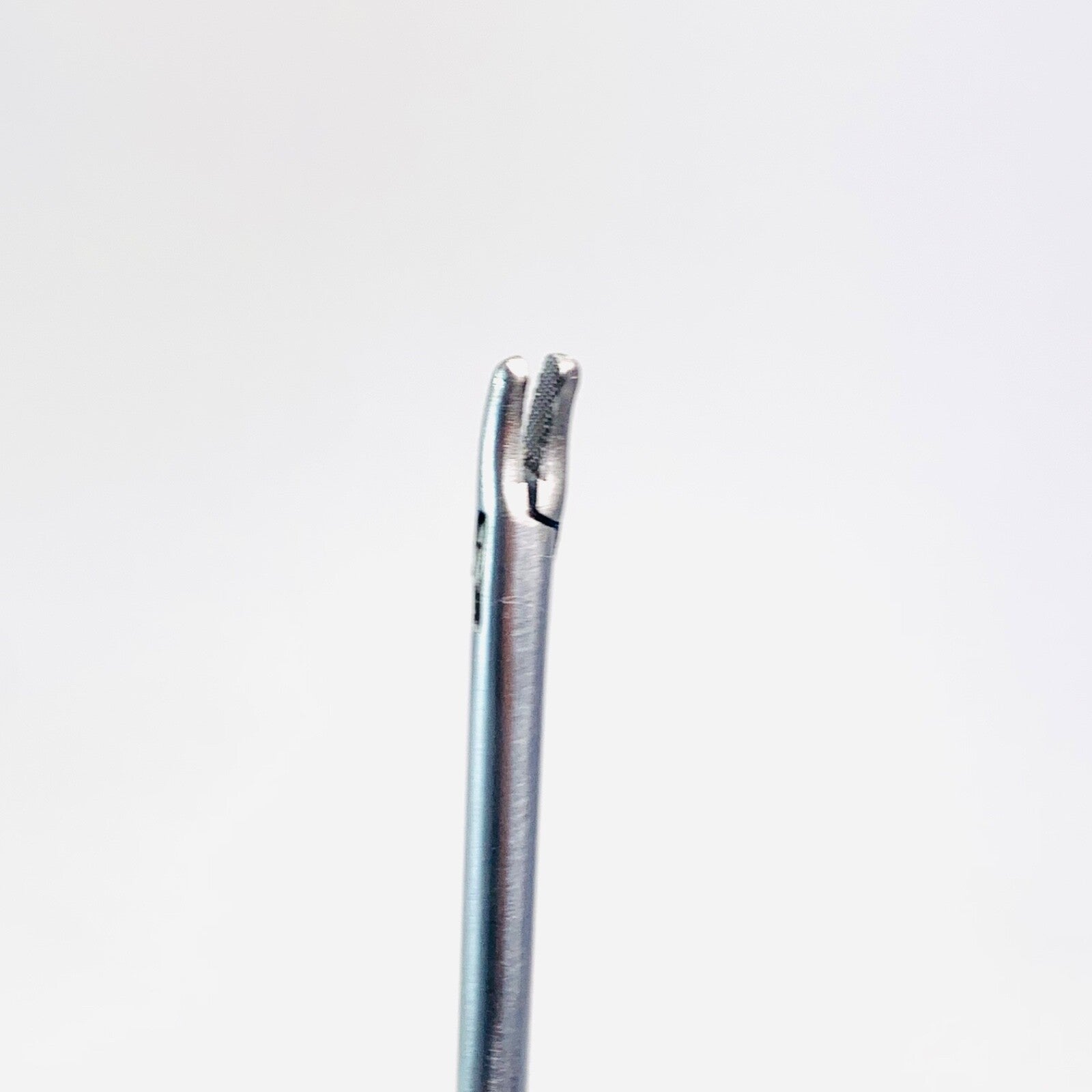 MILLENNIUM Ref 72-5250571, KOH Macro Needle Holder 5mm 33cm Curved Left