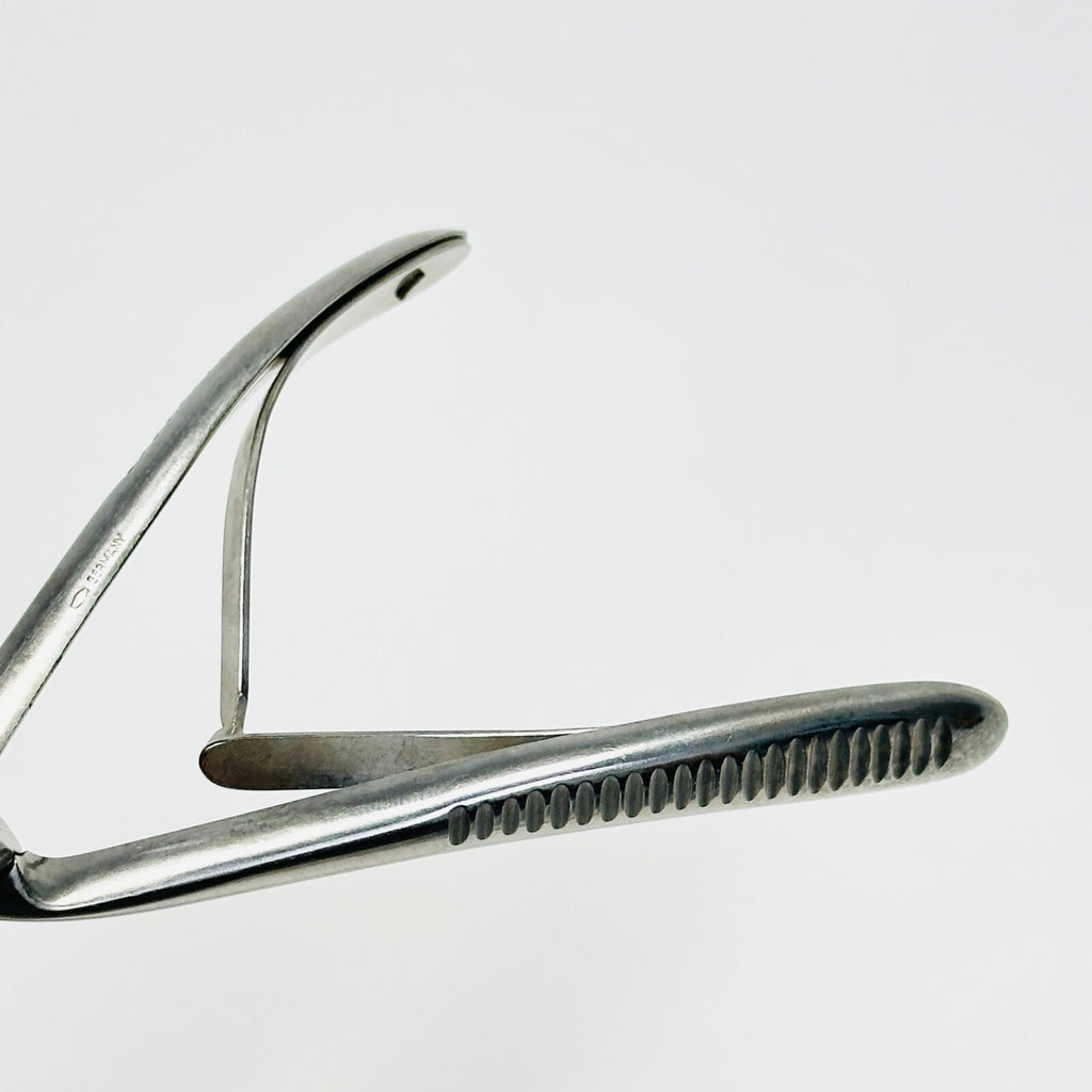 BAUSCH + LOMB N3090 Becker Septum Scissors Serrated, double action, 7.1 INCH
