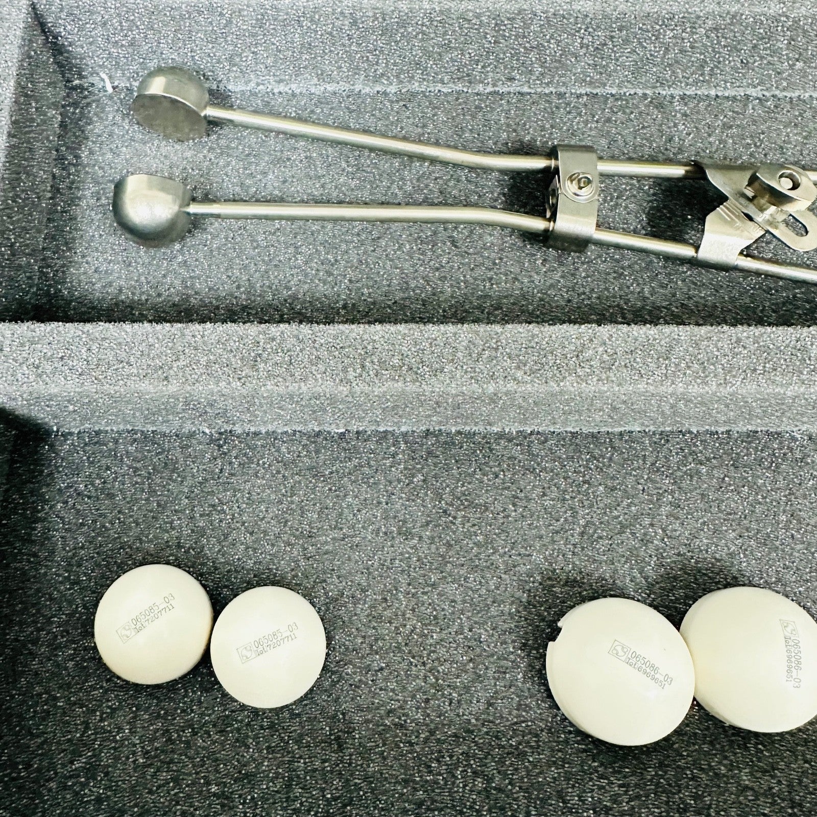 Nucletron / Elekta 110018 Henschke titanium applicator Instruments As Is