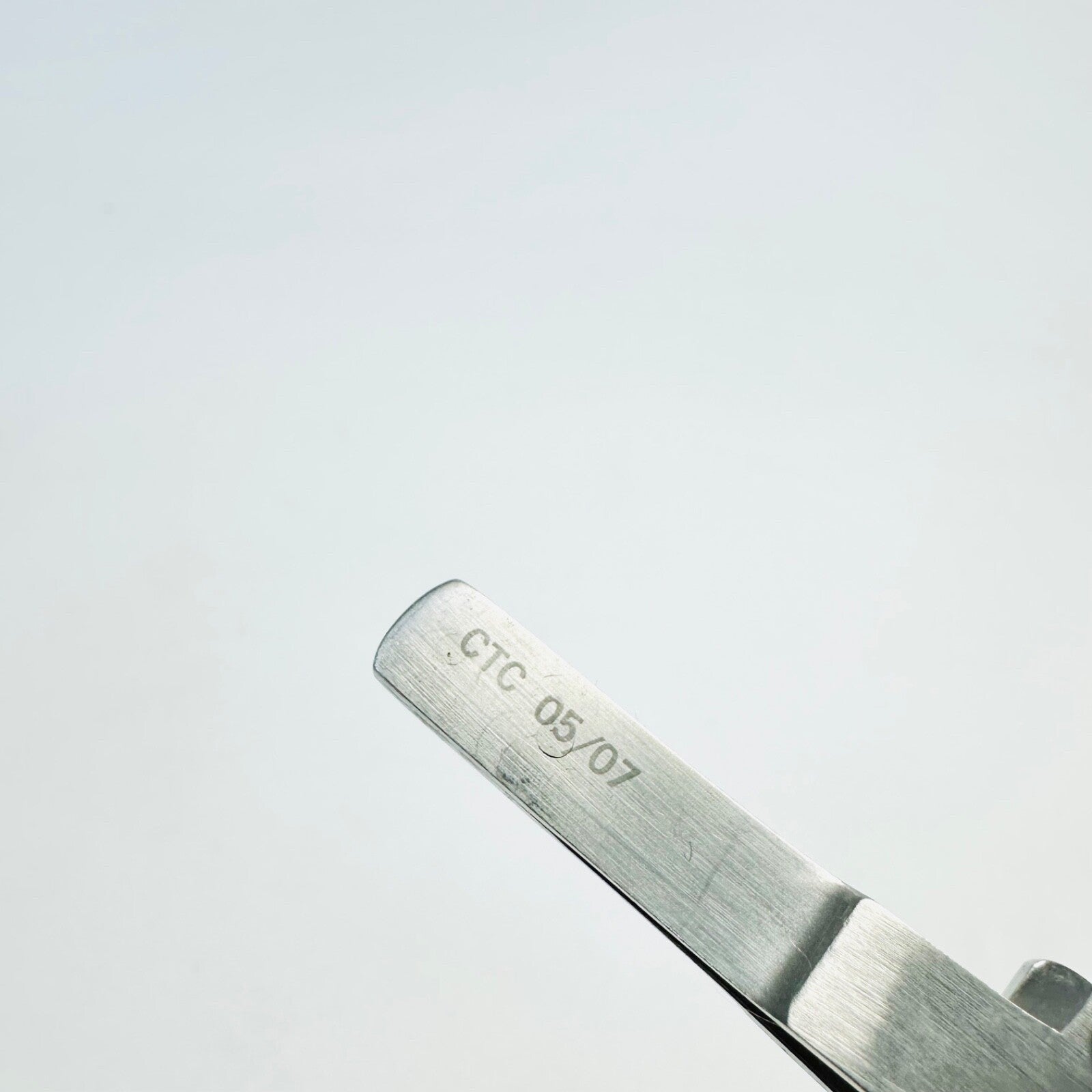 SKLAR 22-8920 Holzheimer Retractor - 4", Sharp, 4x4 Teeth Instrument