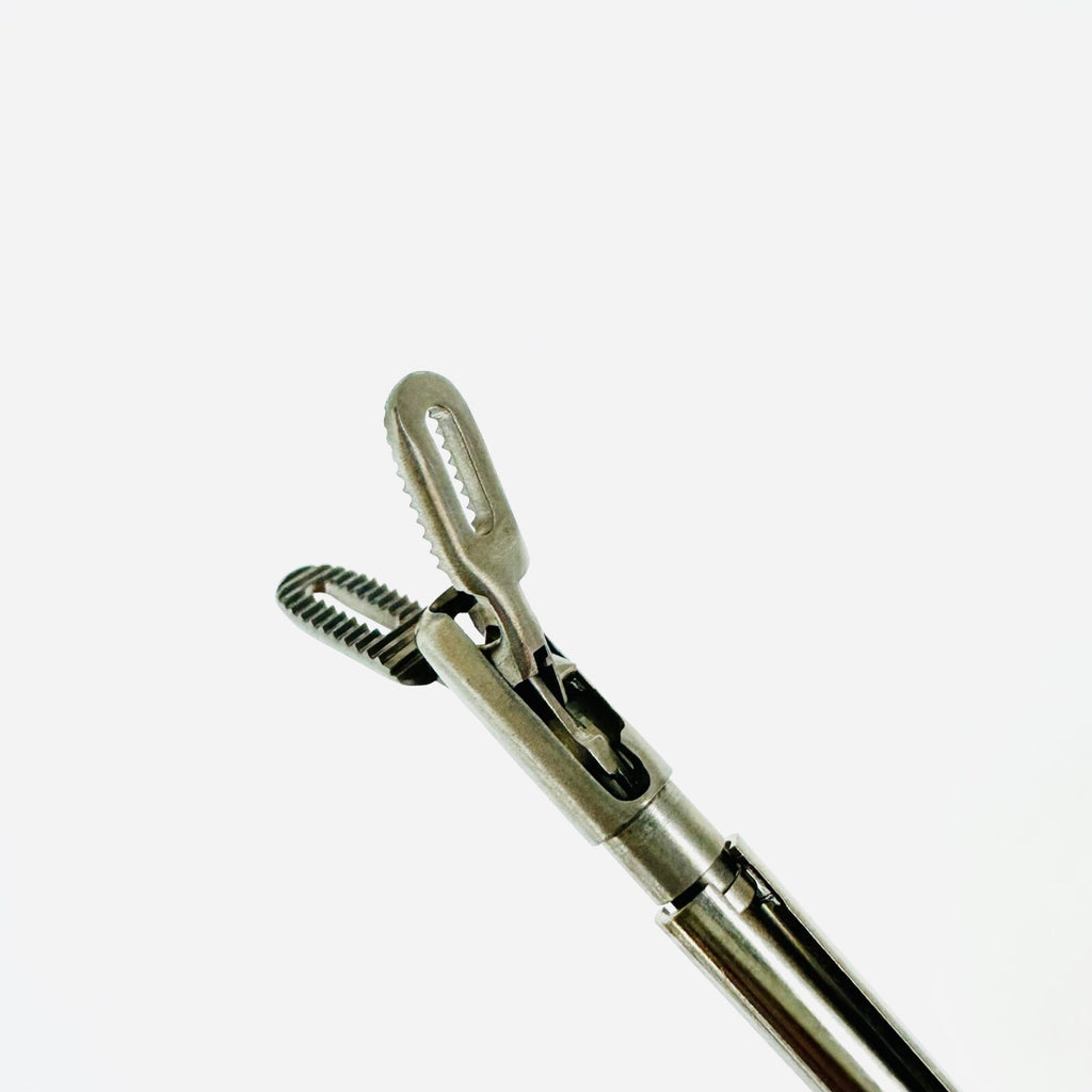 7207336 Fixation forceps Insert fenestrated, medium Serration 15" w/ Sheath