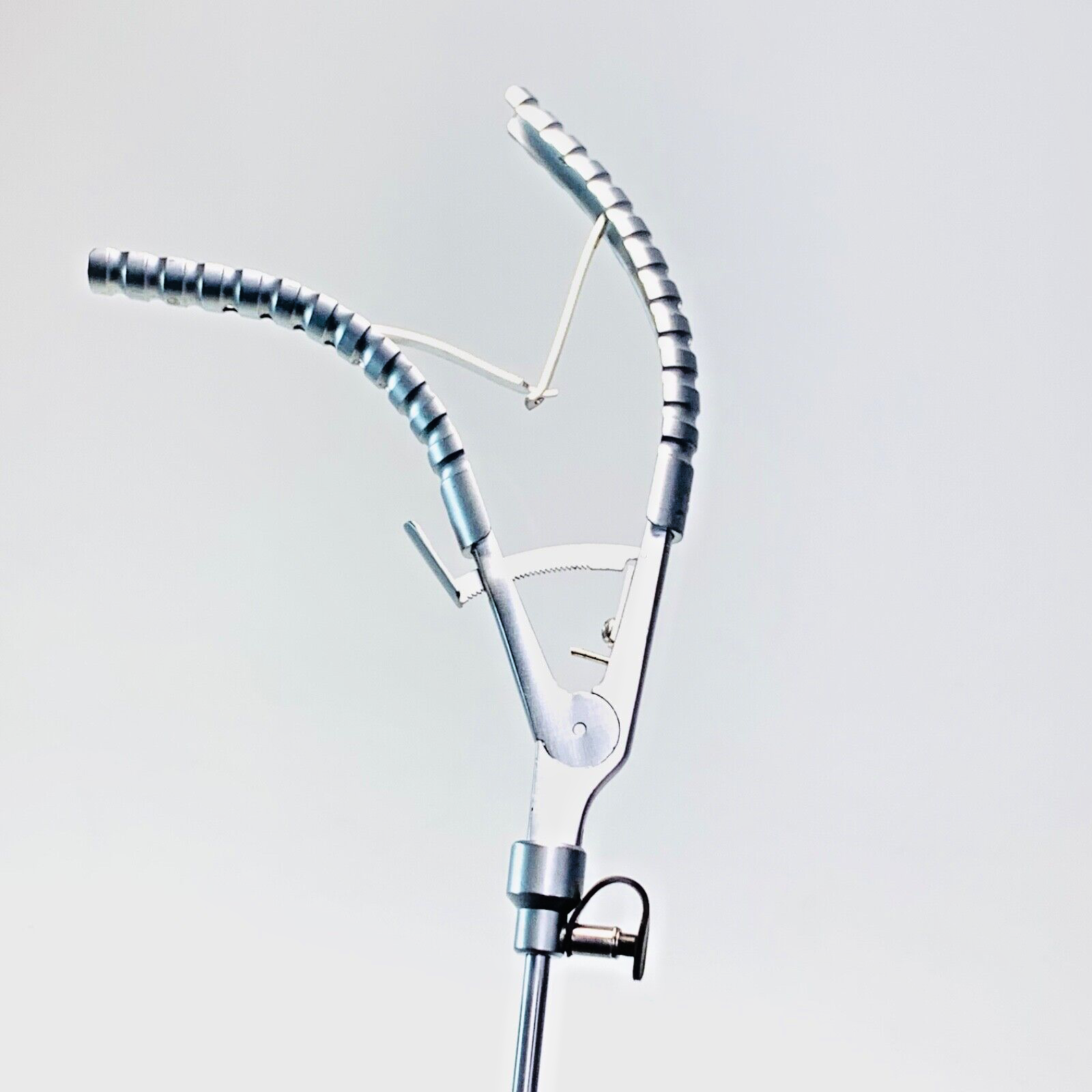 MILLENNIUM Ref 72-5250571, KOH Macro Needle Holder 5mm 33cm Curved Left