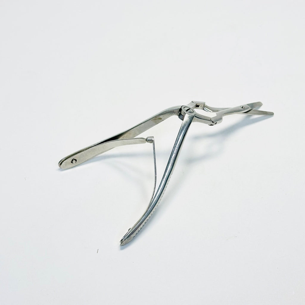 BAUSCH + LOMB N3090 Becker Septum Scissors Serrated, double action, 7.1 INCH