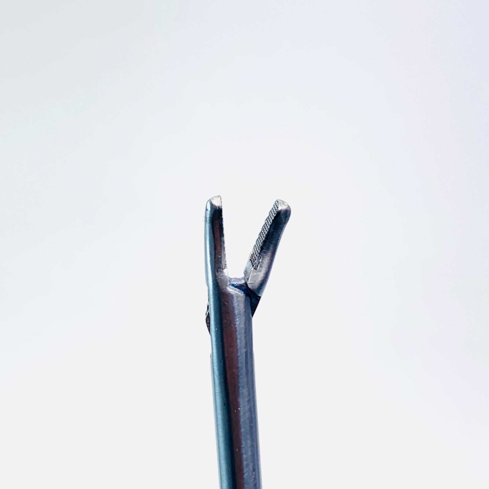 MILLENNIUM Ref 72-5250571, KOH Macro Needle Holder 5mm 33cm Curved Left