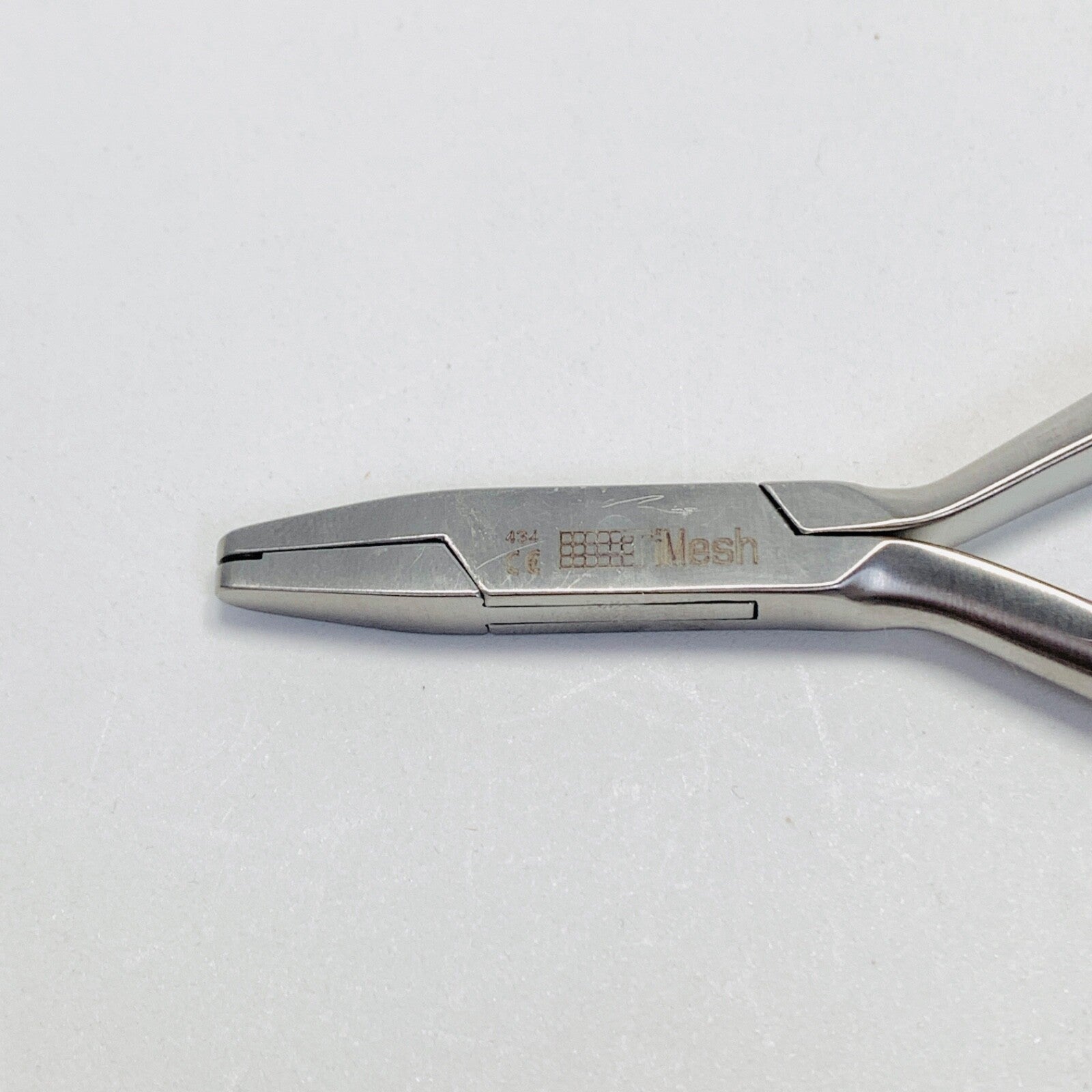 MEDTRONIC MR04C002 Timesh Round Punch Plier Instrument For Cranial System