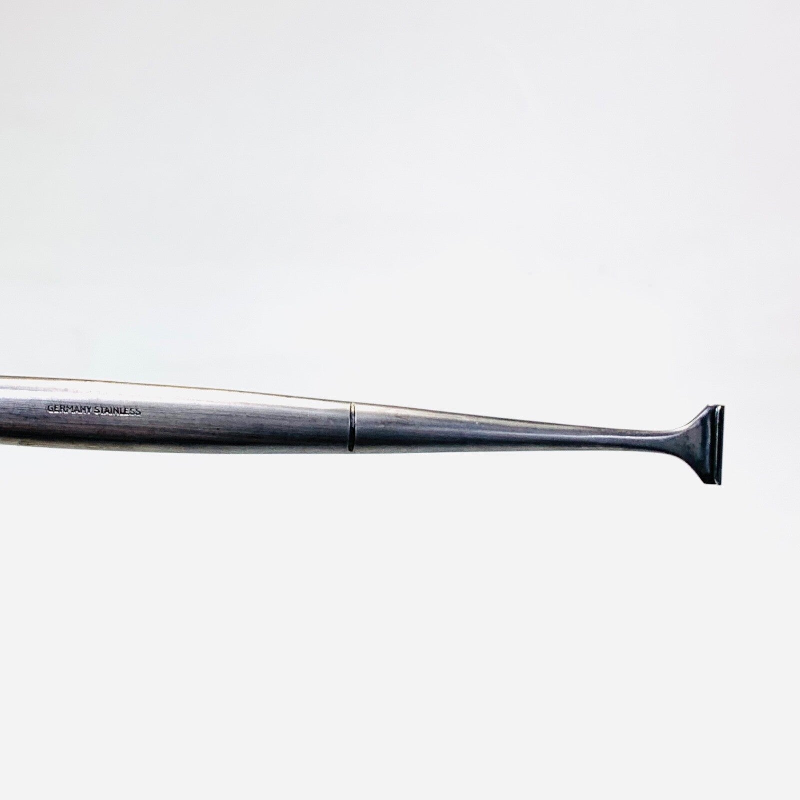 Lawton REF 81-0105, SURGICAL INSTRUMENT