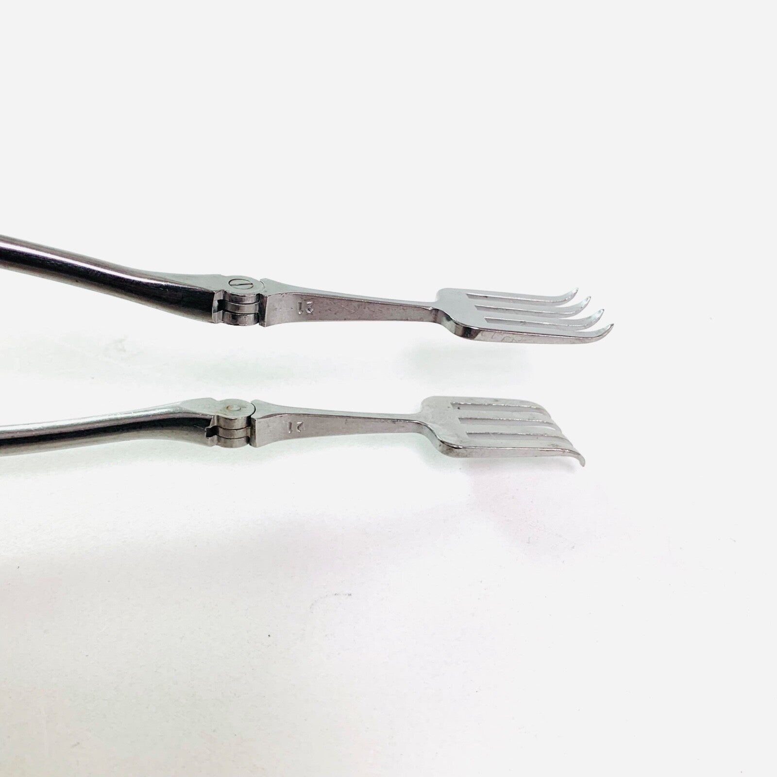 V. Mueller REF NL5412, Oberhill Laminectomy 4x4 Prong Retractor