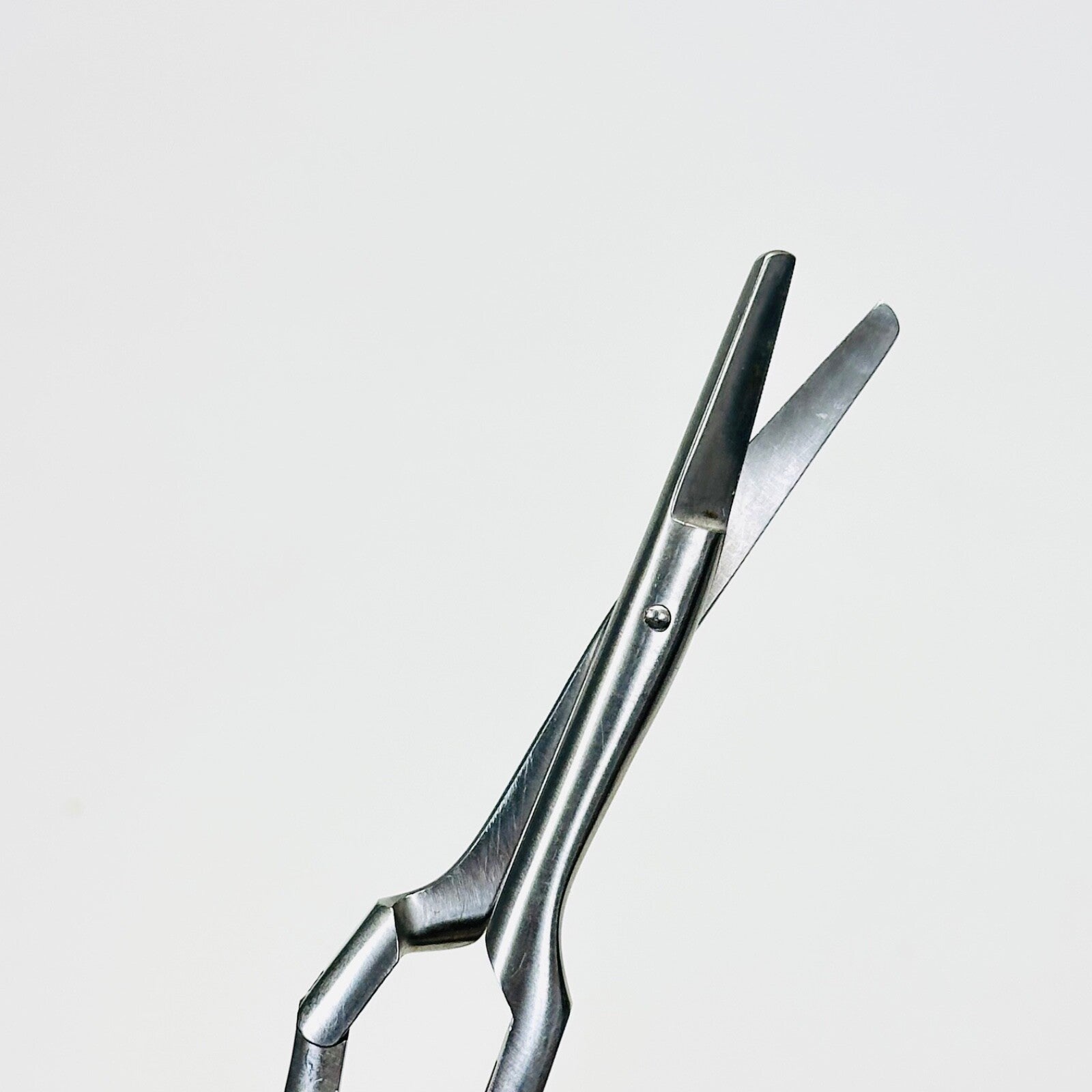 BAUSCH + LOMB N3090 Becker Septum Scissors Serrated, double action, 7.1 INCH