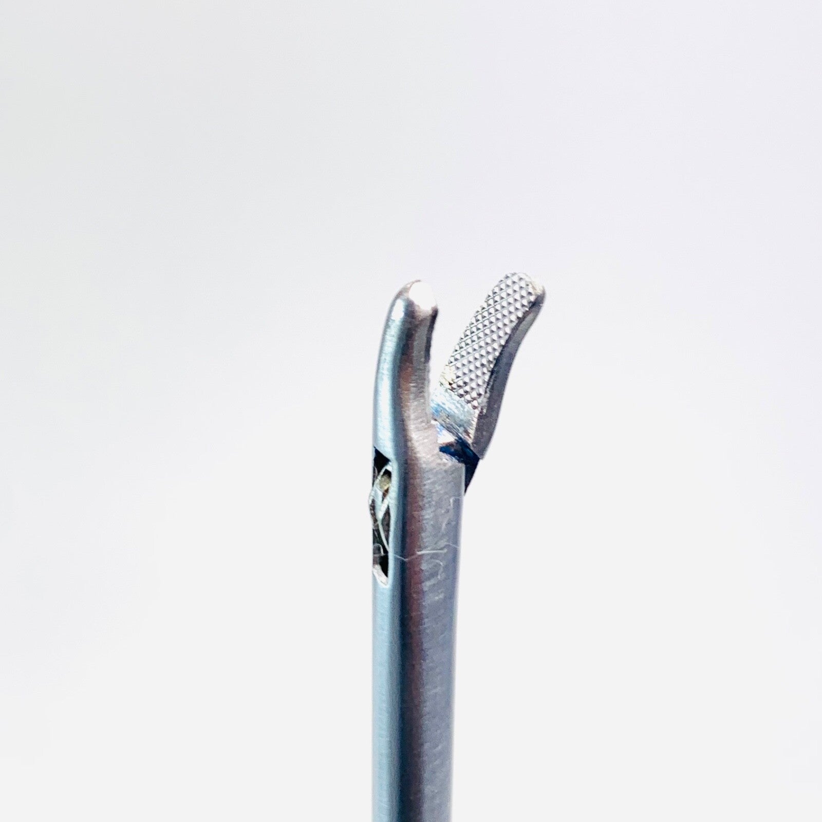 MILLENNIUM Ref 72-5250571, KOH Macro Needle Holder 5mm 33cm Curved Left