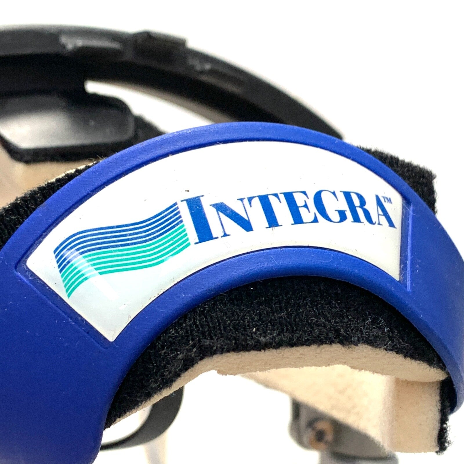 Integra LUXTEC SURGICAL HEADLIGHT w/ LUXTEC 275S LIGHT GUIDE CABLE