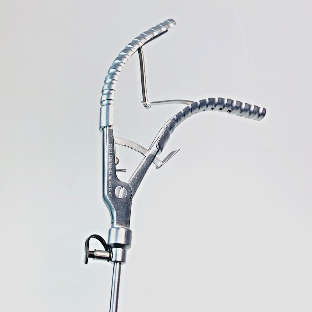 MILLENNIUM Ref 72-5250571, KOH Macro Needle Holder 5mm 33cm Curved Left