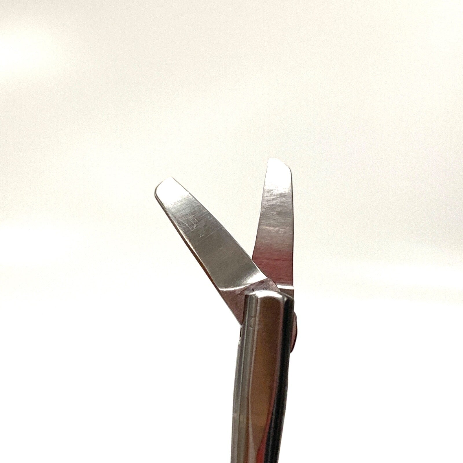V. Mueller REF RH550-053, Adult Nasal Scissor , Serrated, Curved Left