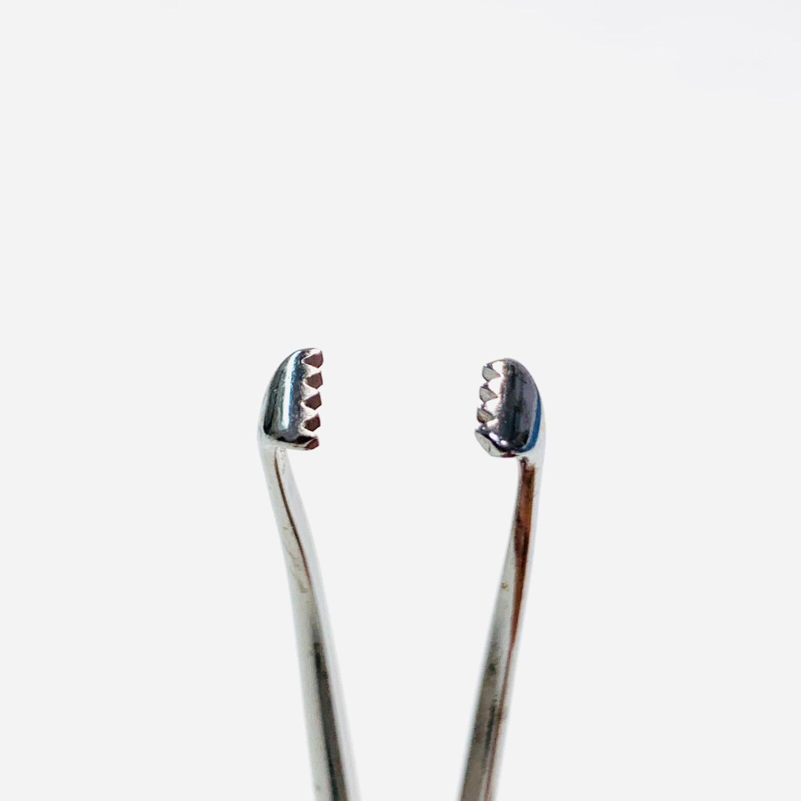 Weck REF 75-102, Curved Tissue Forcep