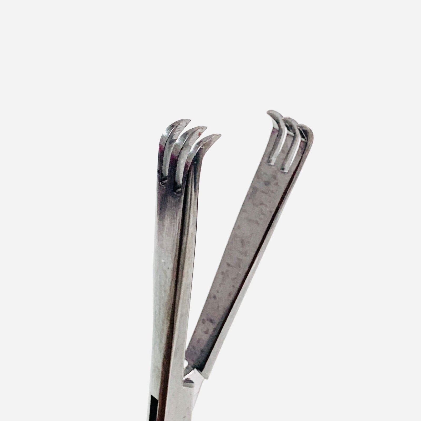 V. Mueller Ref SU3960, Lahey Goiter Vulsellum Forceps, 3x 3, 6”