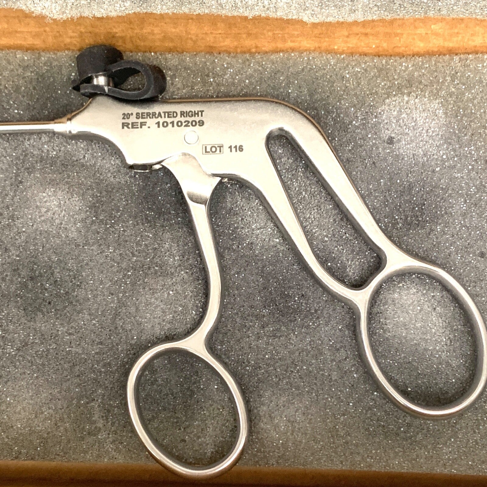 Symmetry Surgical REF 1010209, Access Scissor, 20°, Serrated, Right, Rotary Loop