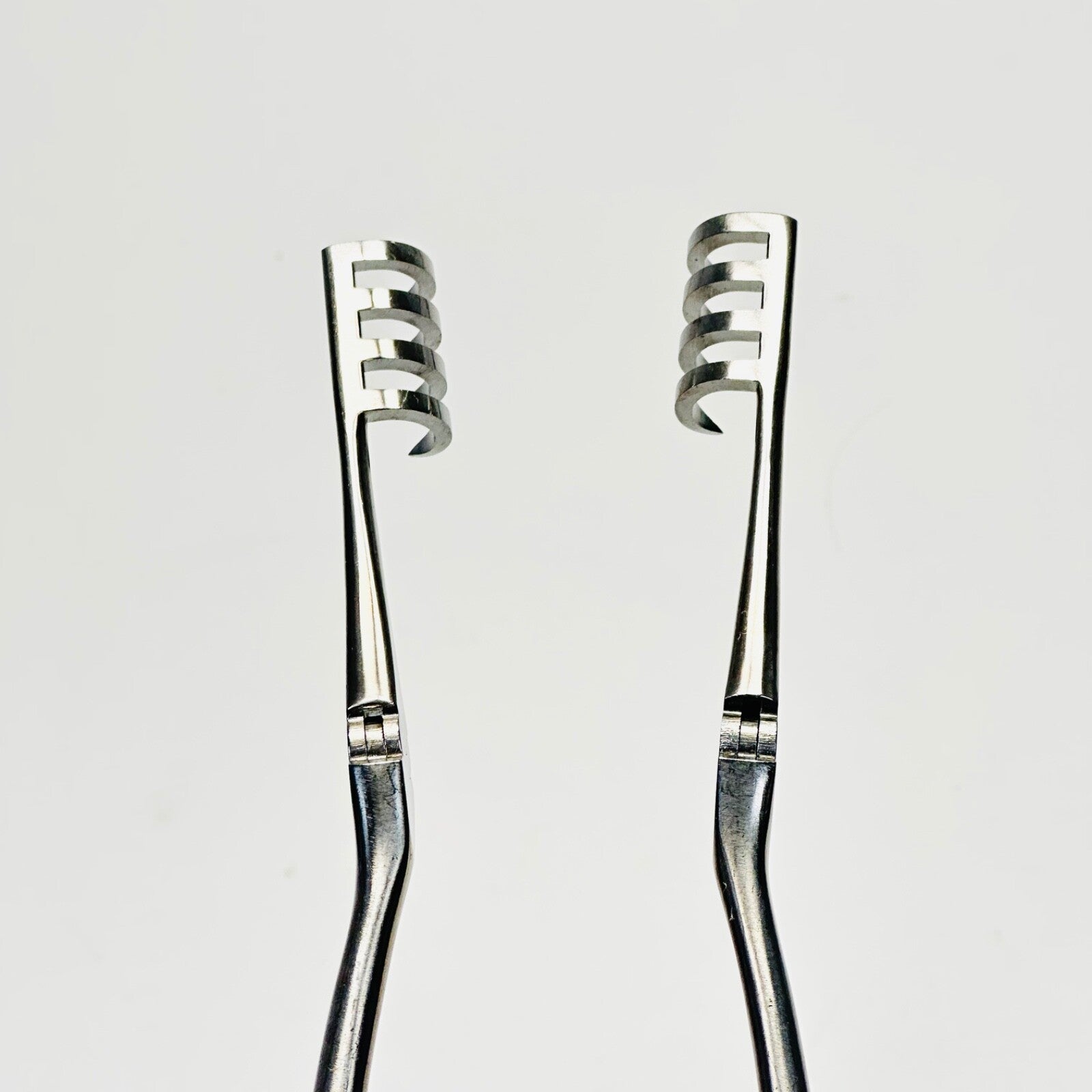 V. MUELLER SU3196 BECKMAN Retractors Hinged arms. 3 x 4 prongs, 8-1/2 in
