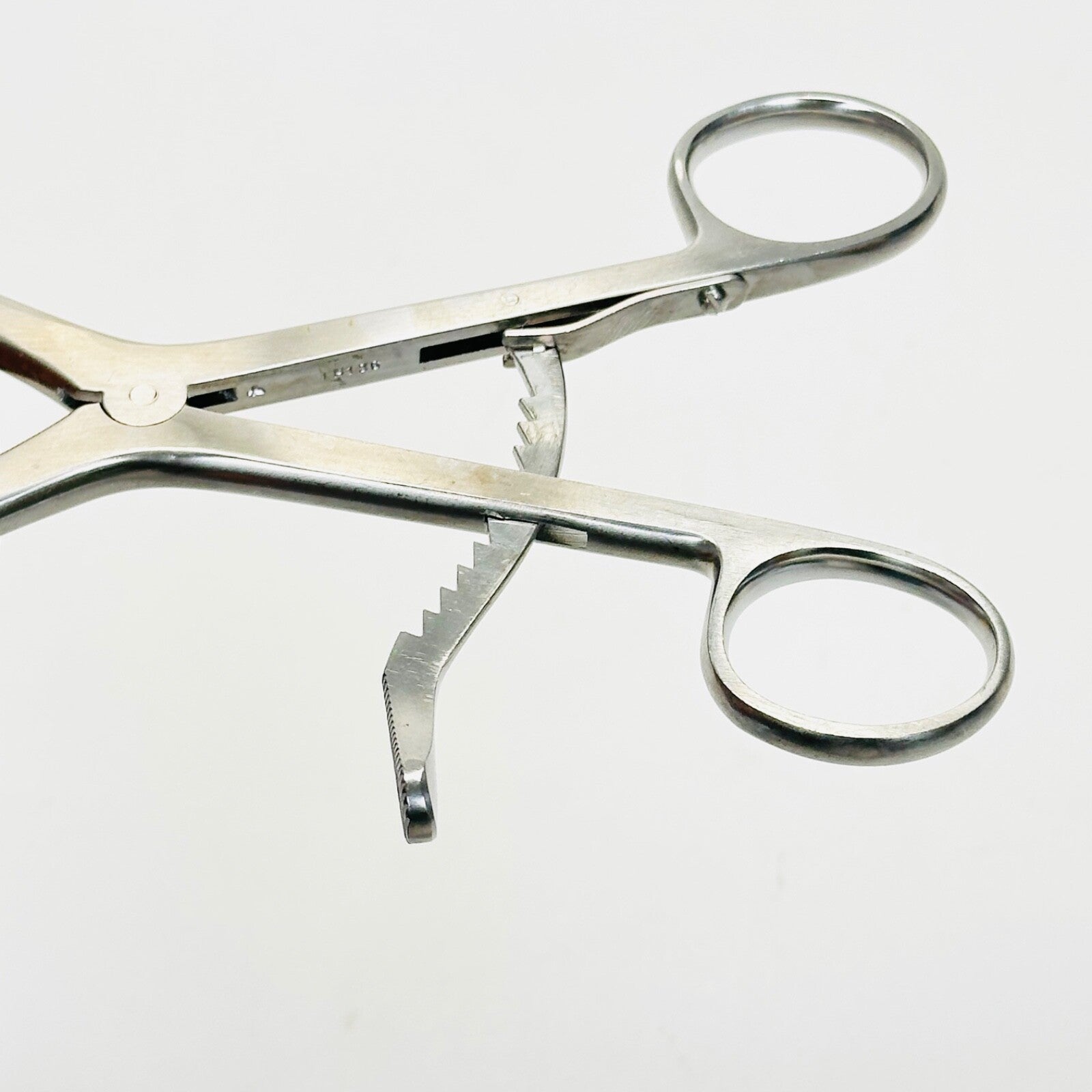V. MUELLER SU3196 BECKMAN Retractors Hinged arms. 3 x 4 prongs, 8-1/2 in