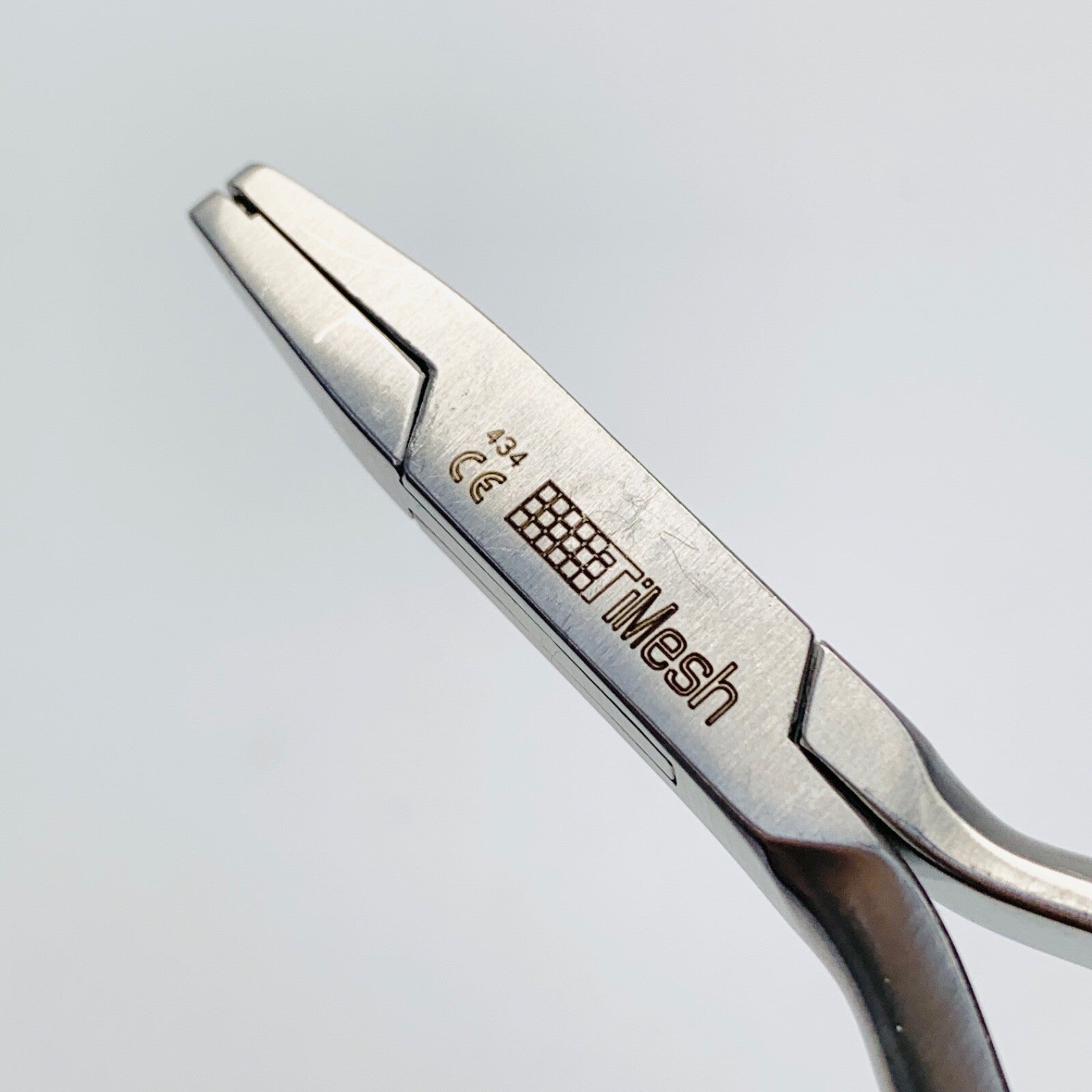 MEDTRONIC MR04C002 Timesh Round Punch Plier Instrument For Cranial System