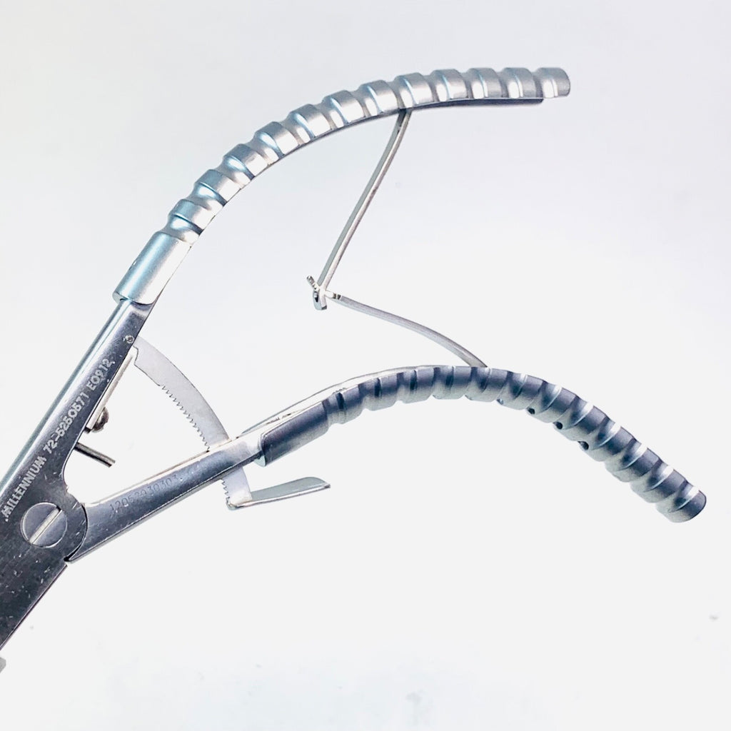 MILLENNIUM Ref 72-5250571, KOH Macro Needle Holder 5mm 33cm Curved Left
