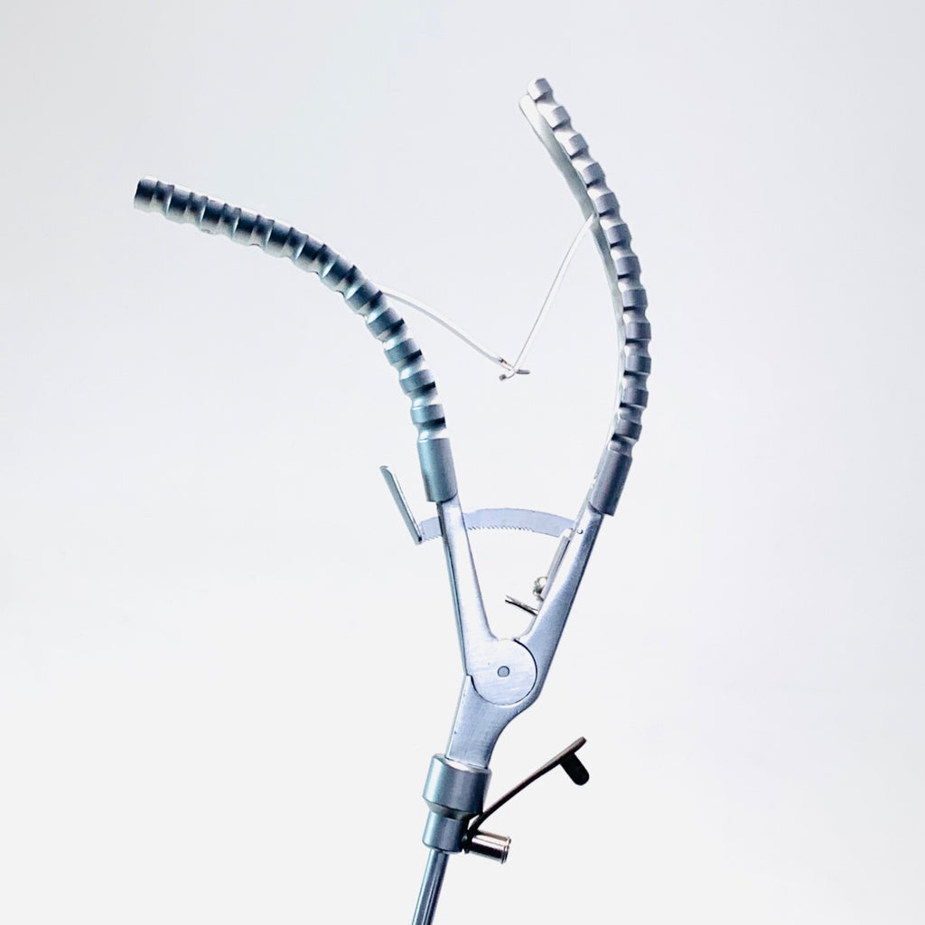 MILLENNIUM Ref 72-5250571, KOH Macro Needle Holder 5mm 33cm Curved Left