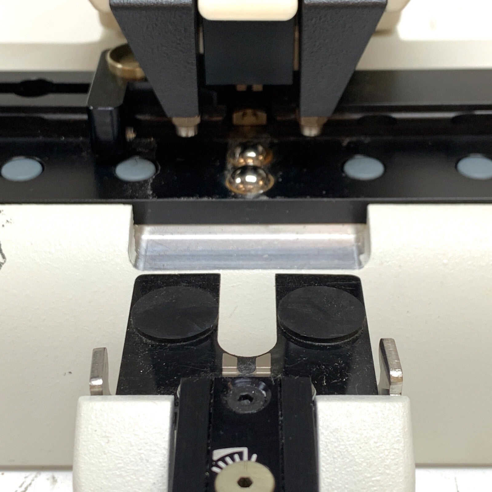 Leica REF EM KMR3, Glass Knife Maker