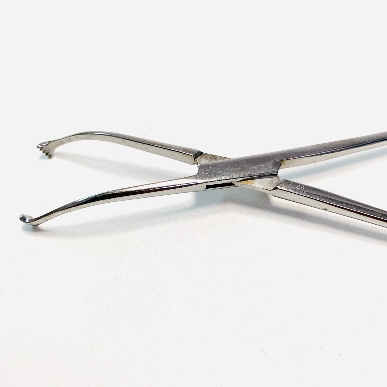 Weck REF 75-102, Curved Tissue Forcep