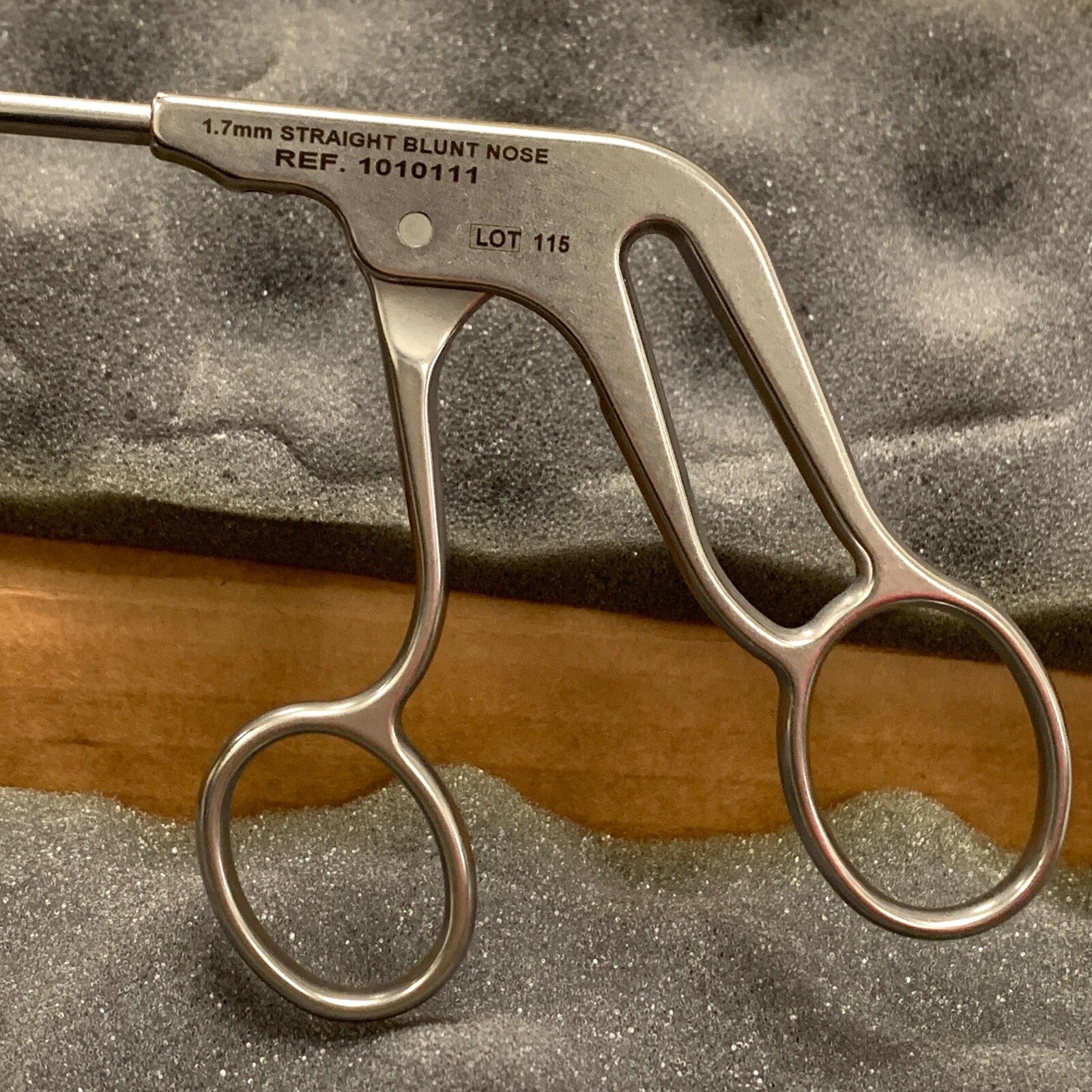 Symmetry Surgical REF 1010111, Access Punch, 1.7mm Straight, Blunt Nose